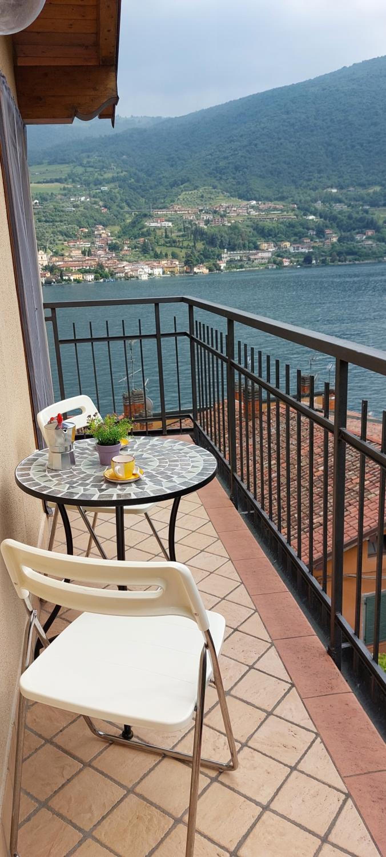 Apartment with Lake View