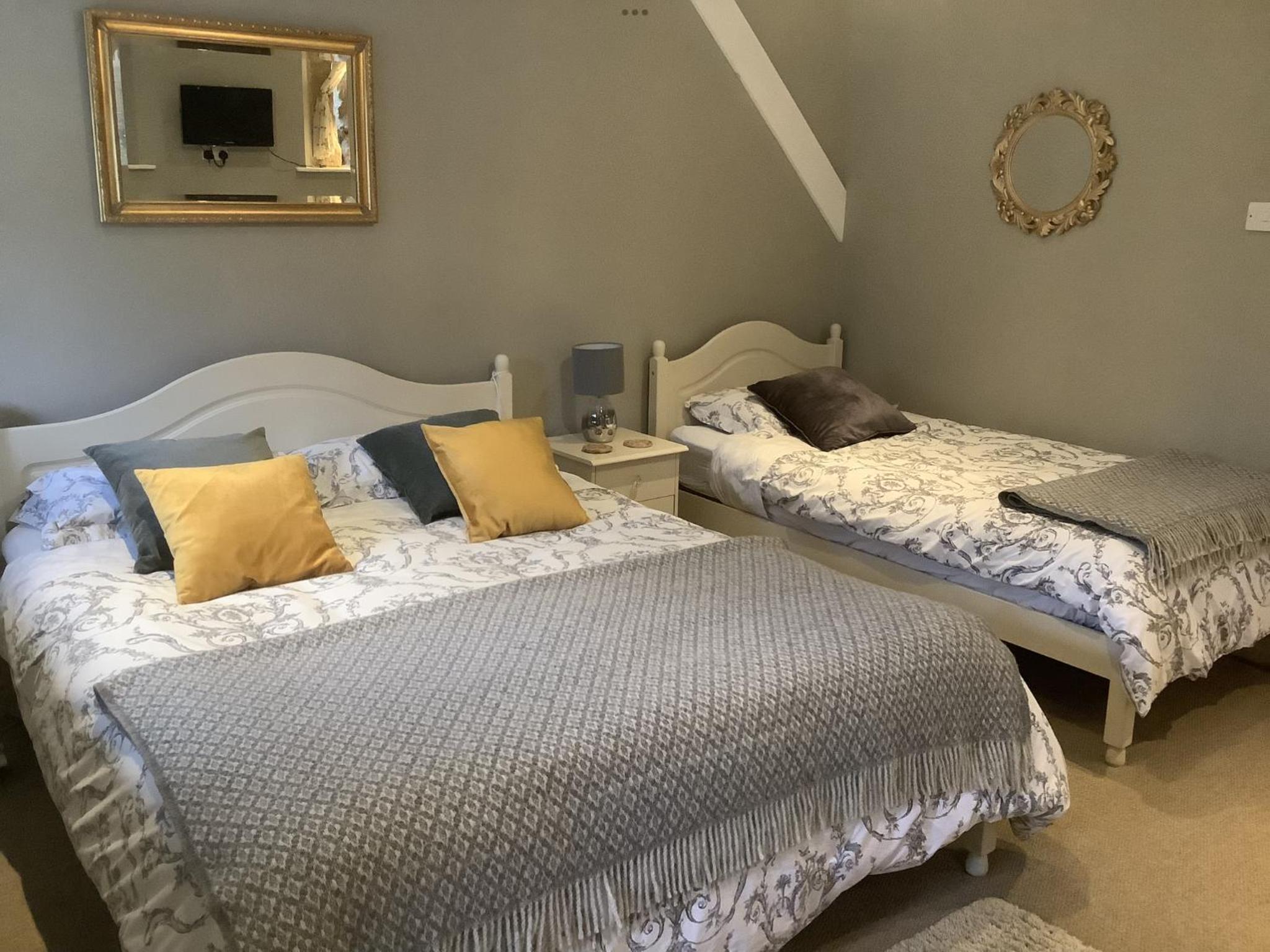 Double or Twin Room with Bathroom photo 2