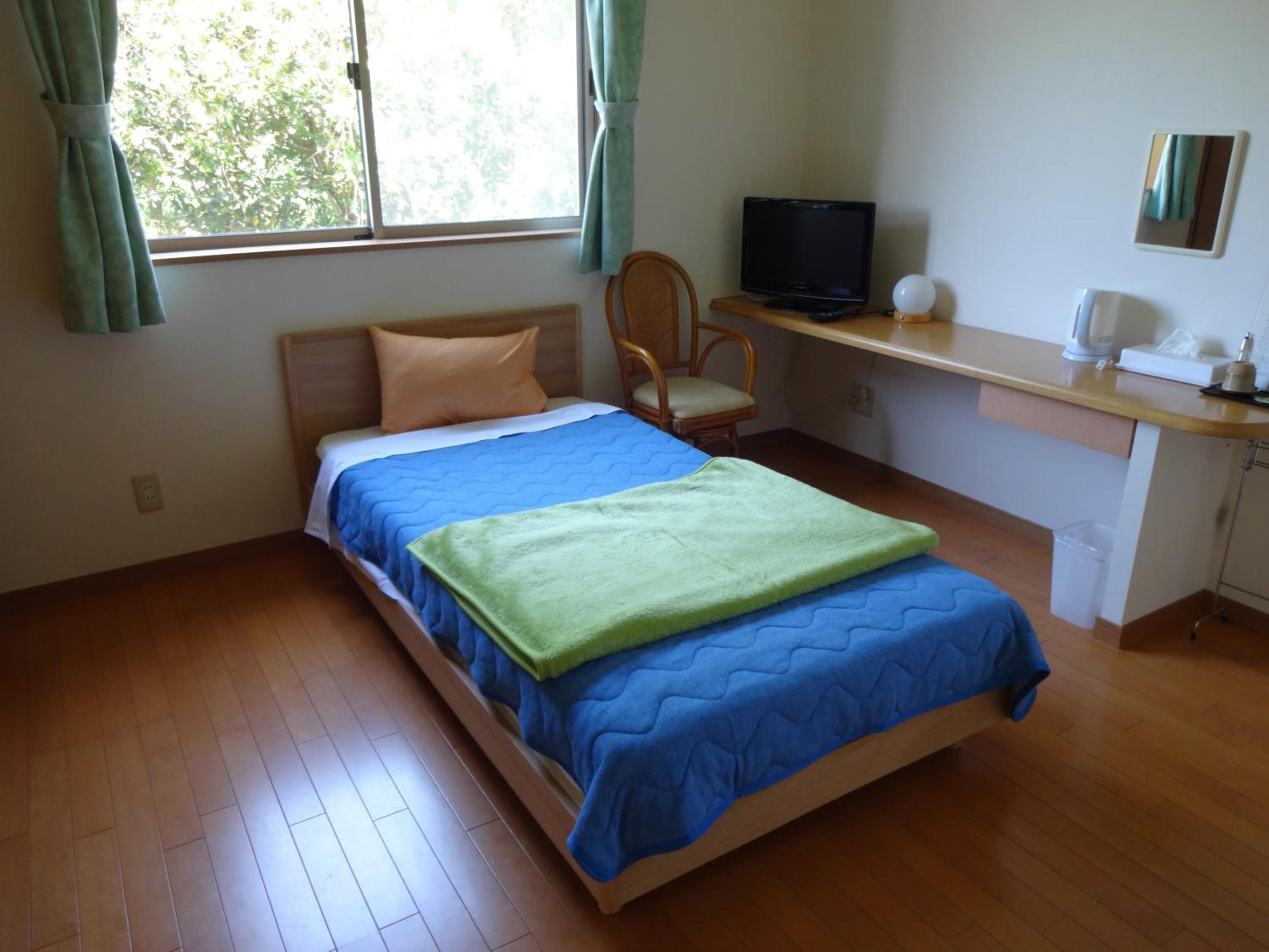 Single Room with Shared Bathroom photo 1