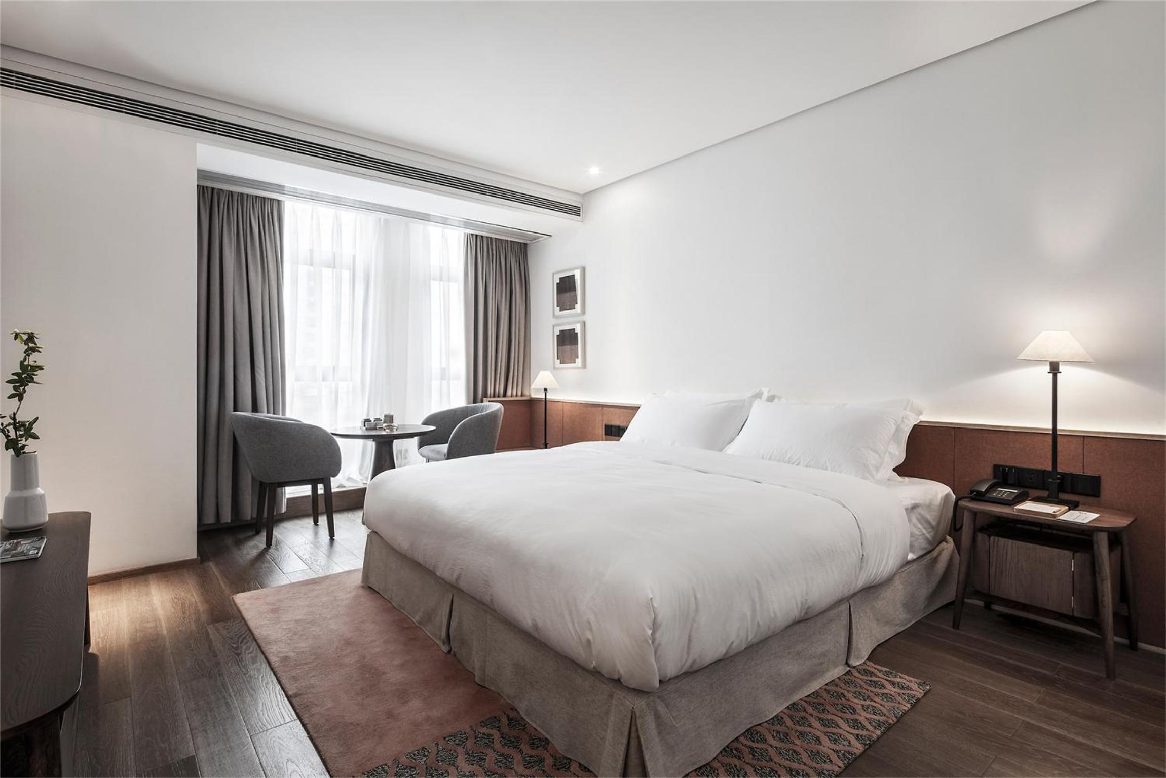 Comfort Queen Room photo 1