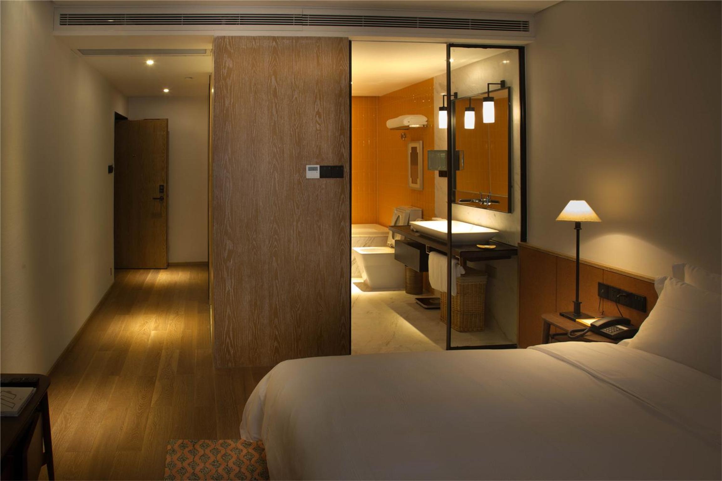 Comfort Queen Room photo 2