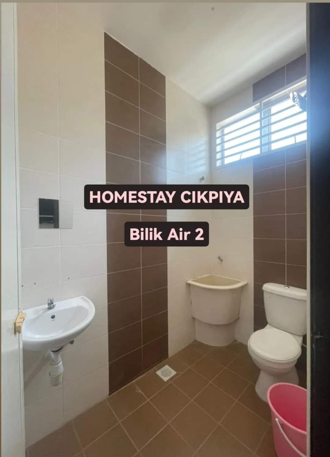 Three-Bedroom House photo 3
