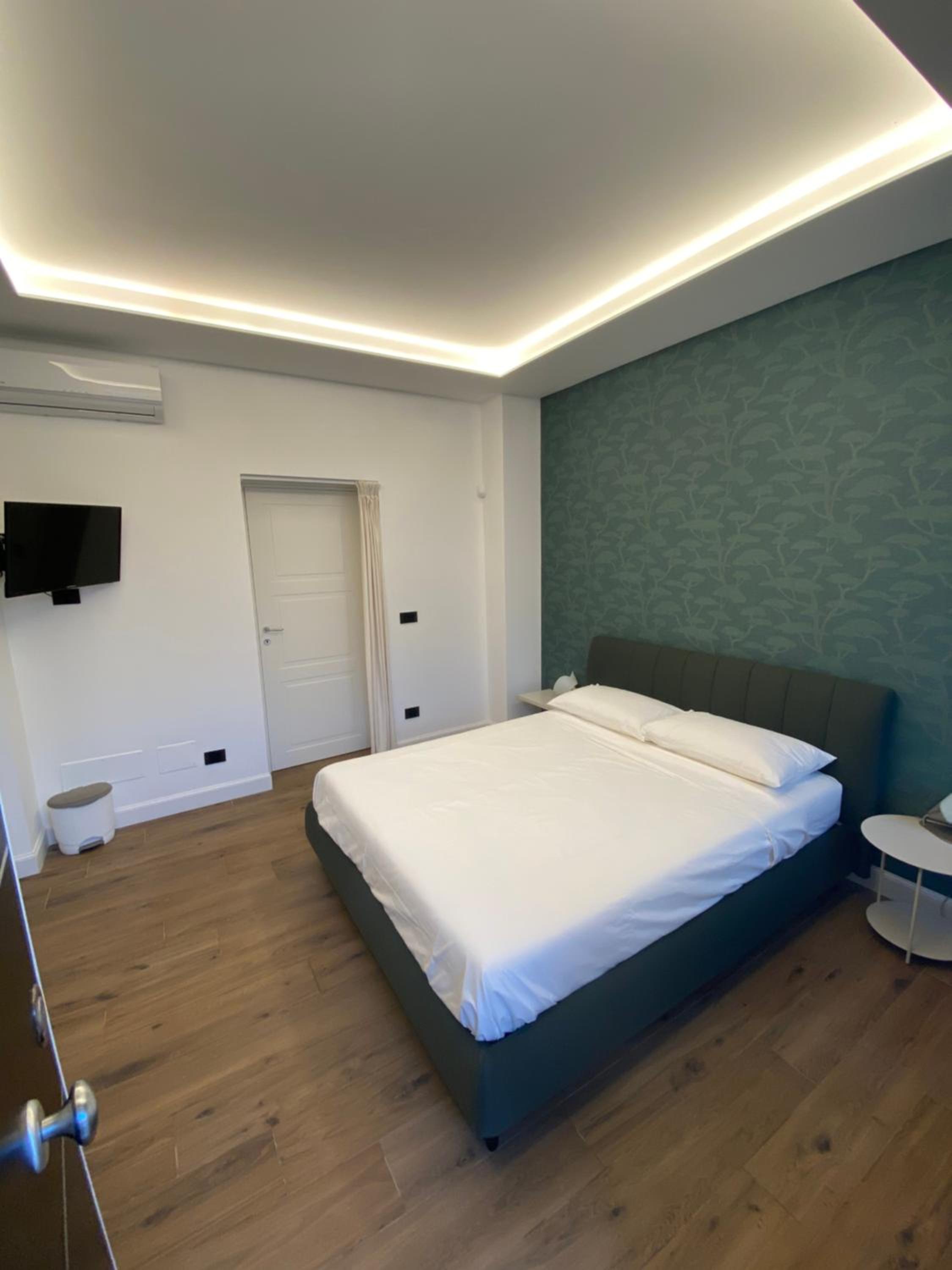 Large Double Room photo 1