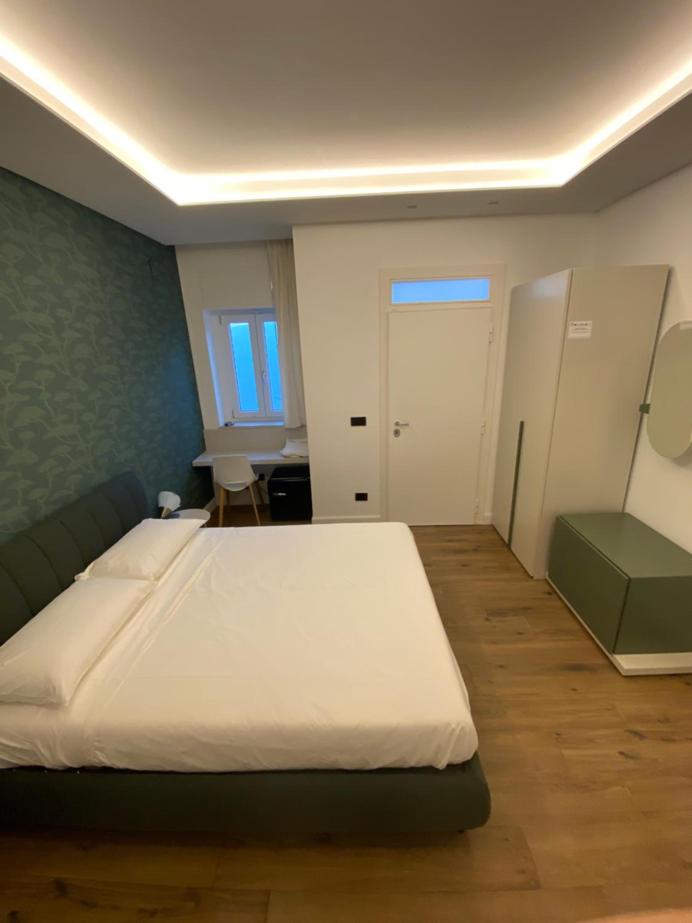 Large Double Room photo 3