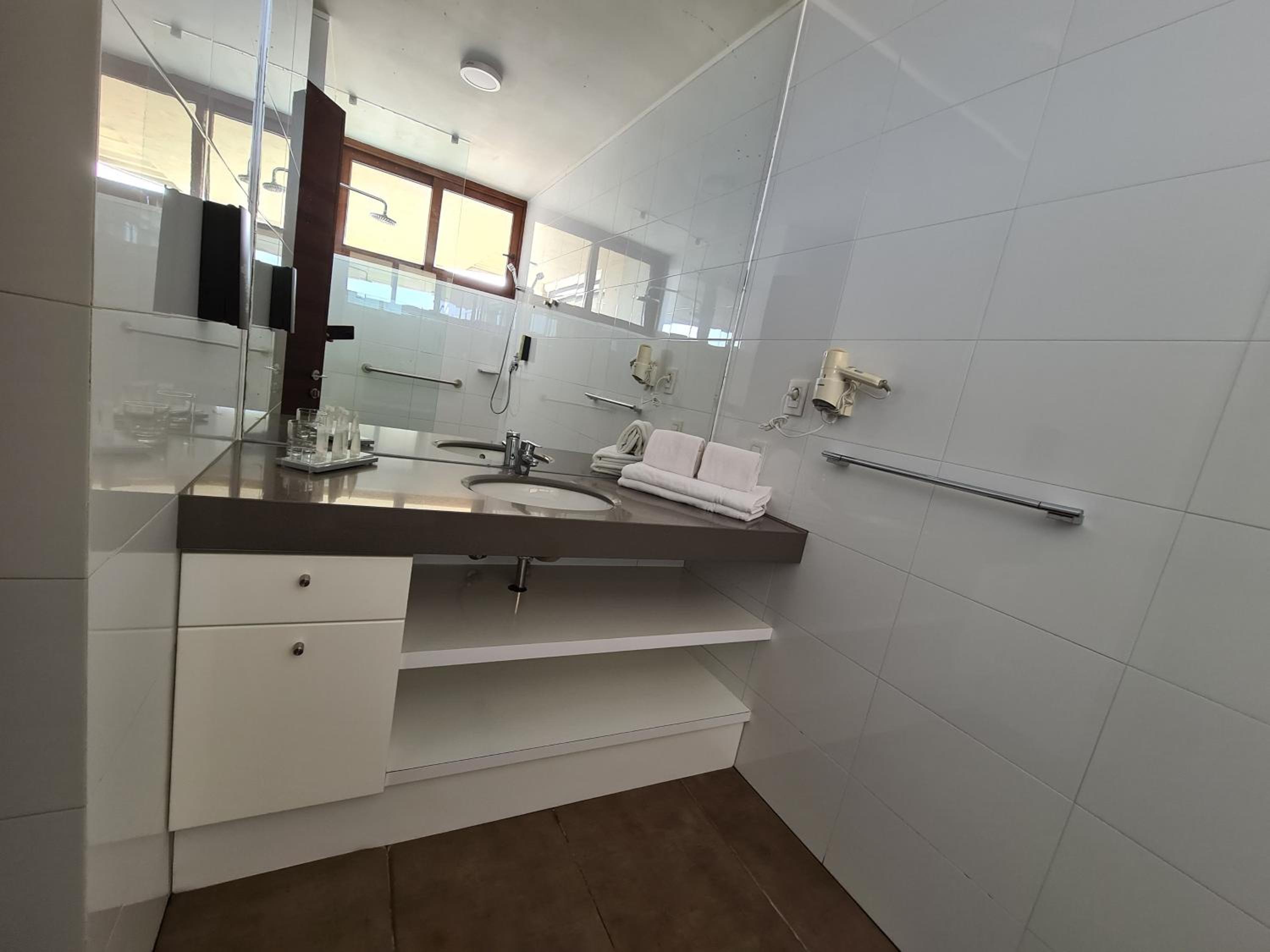 Double or Twin Room with Sea View photo 3