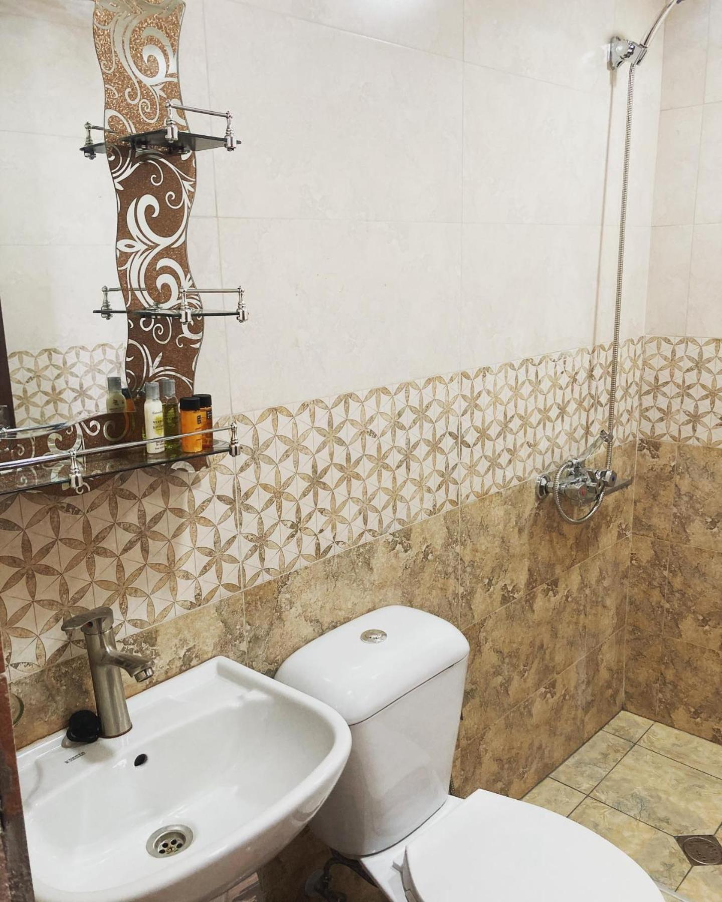 Family Room with Private Bathroom photo 2