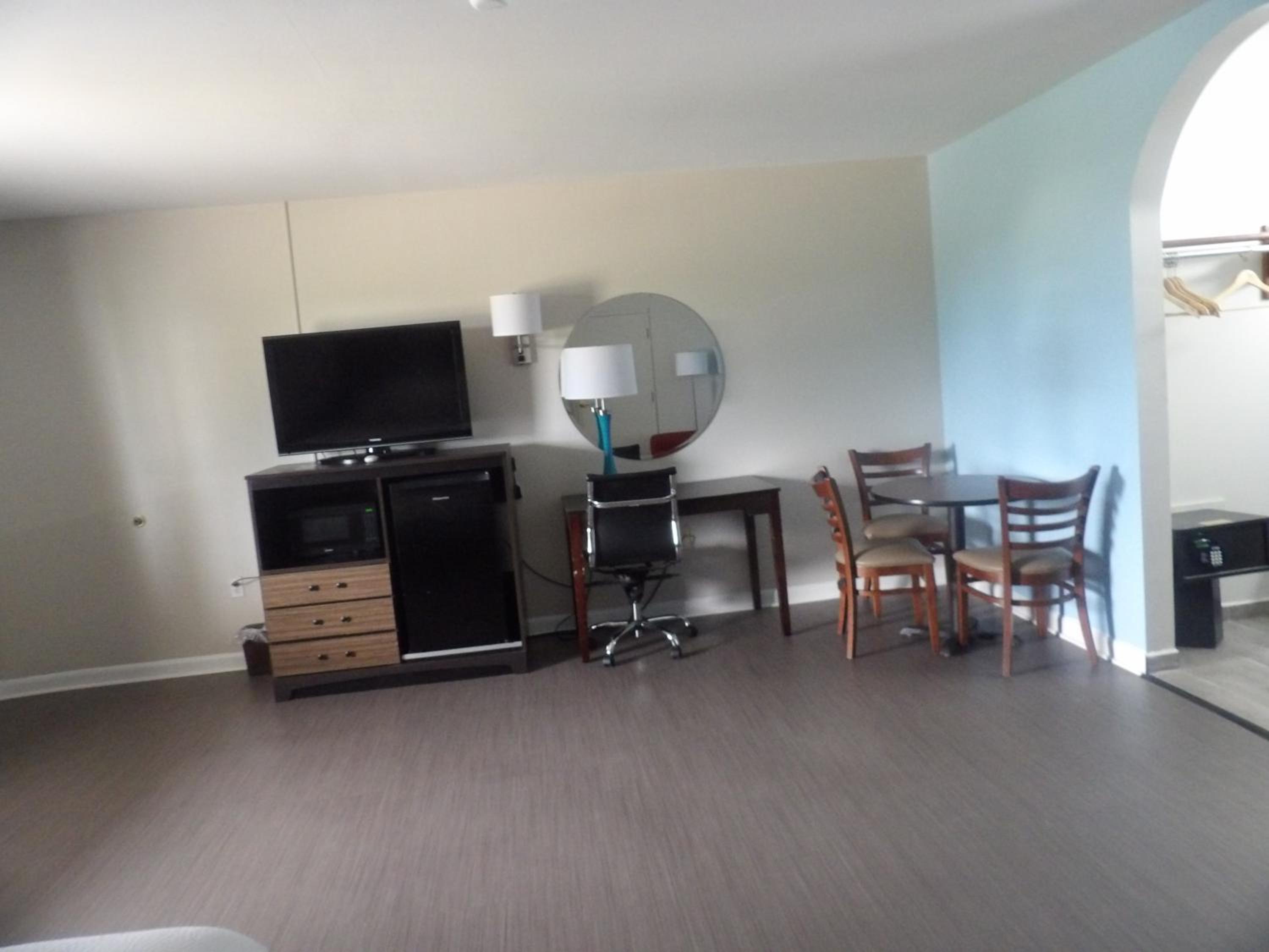 King Studio Suite - Non-Smoking - Photo 6