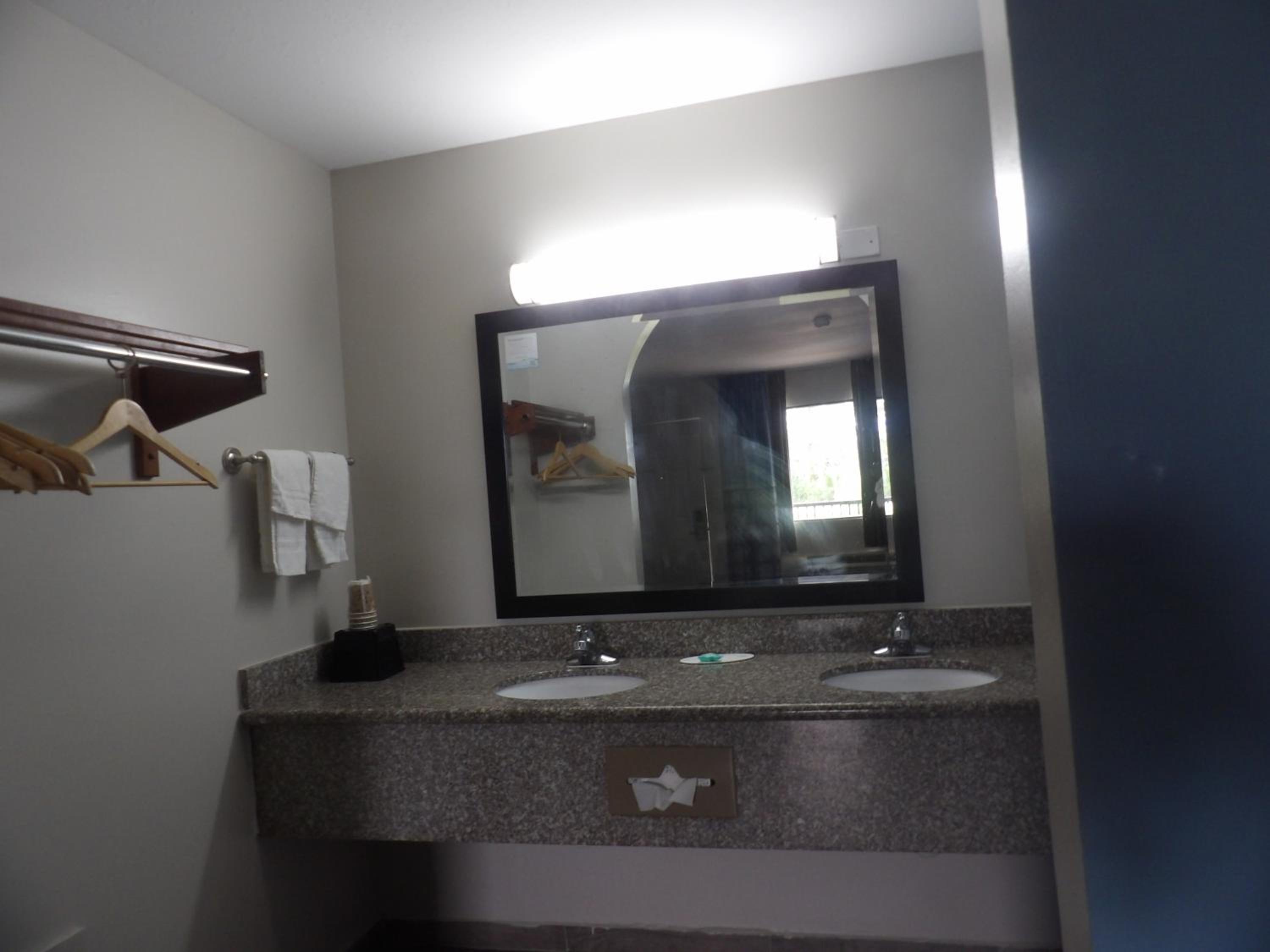 King Studio Suite - Non-Smoking - Photo 7