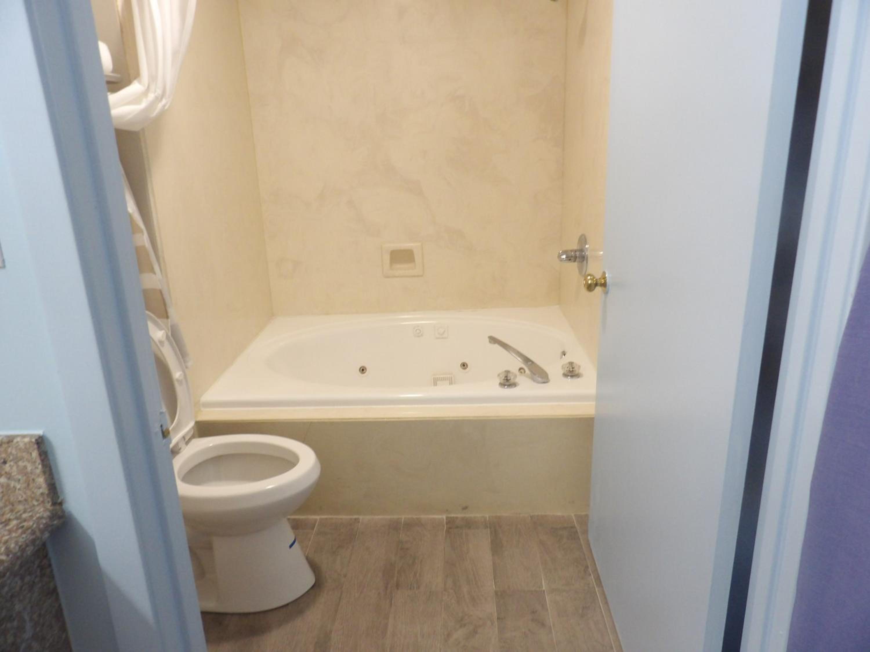 King Studio Suite - Non-Smoking - Photo 10