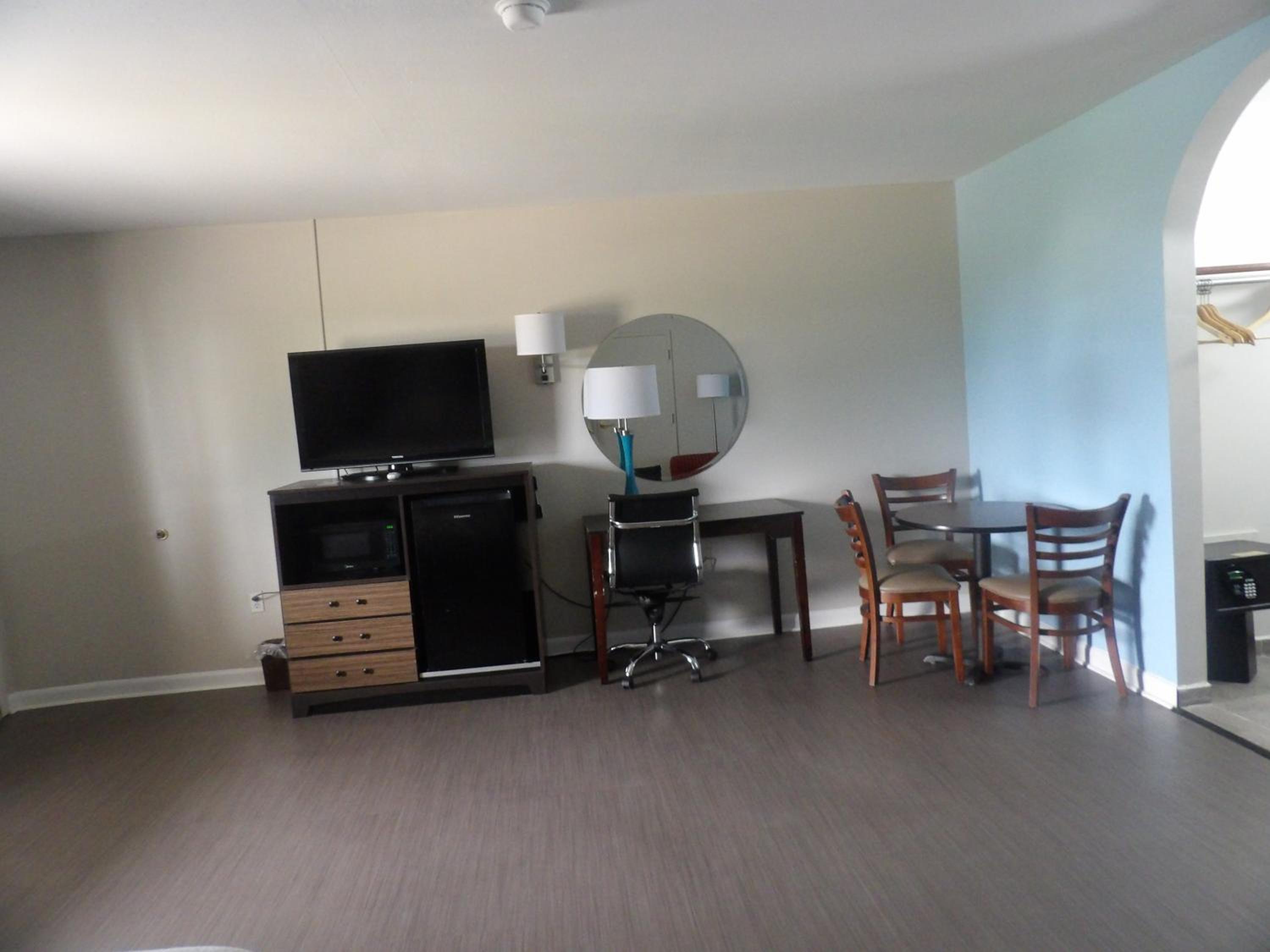 King Studio Suite - Non-Smoking - Photo 11