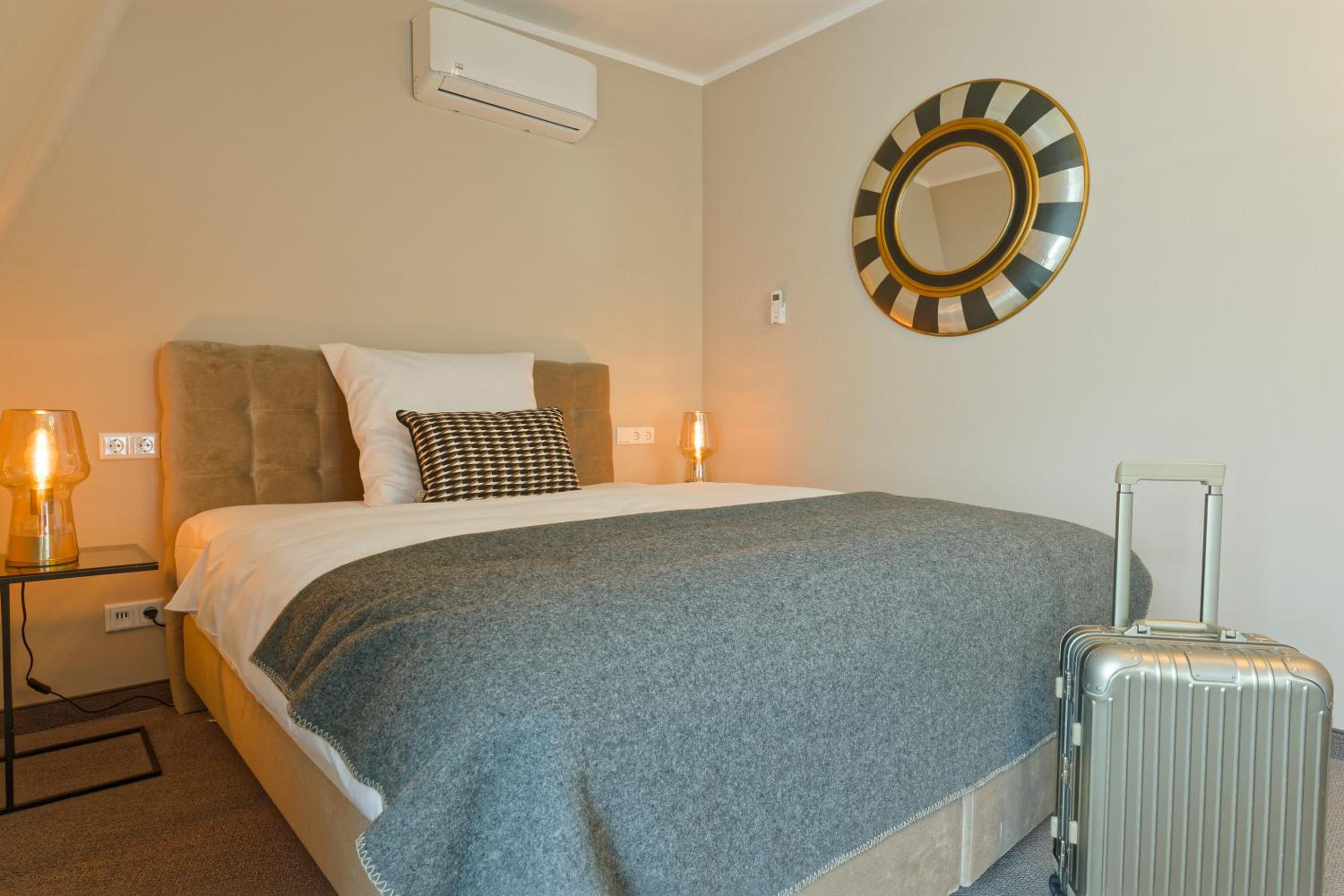 Comfort Queen Room