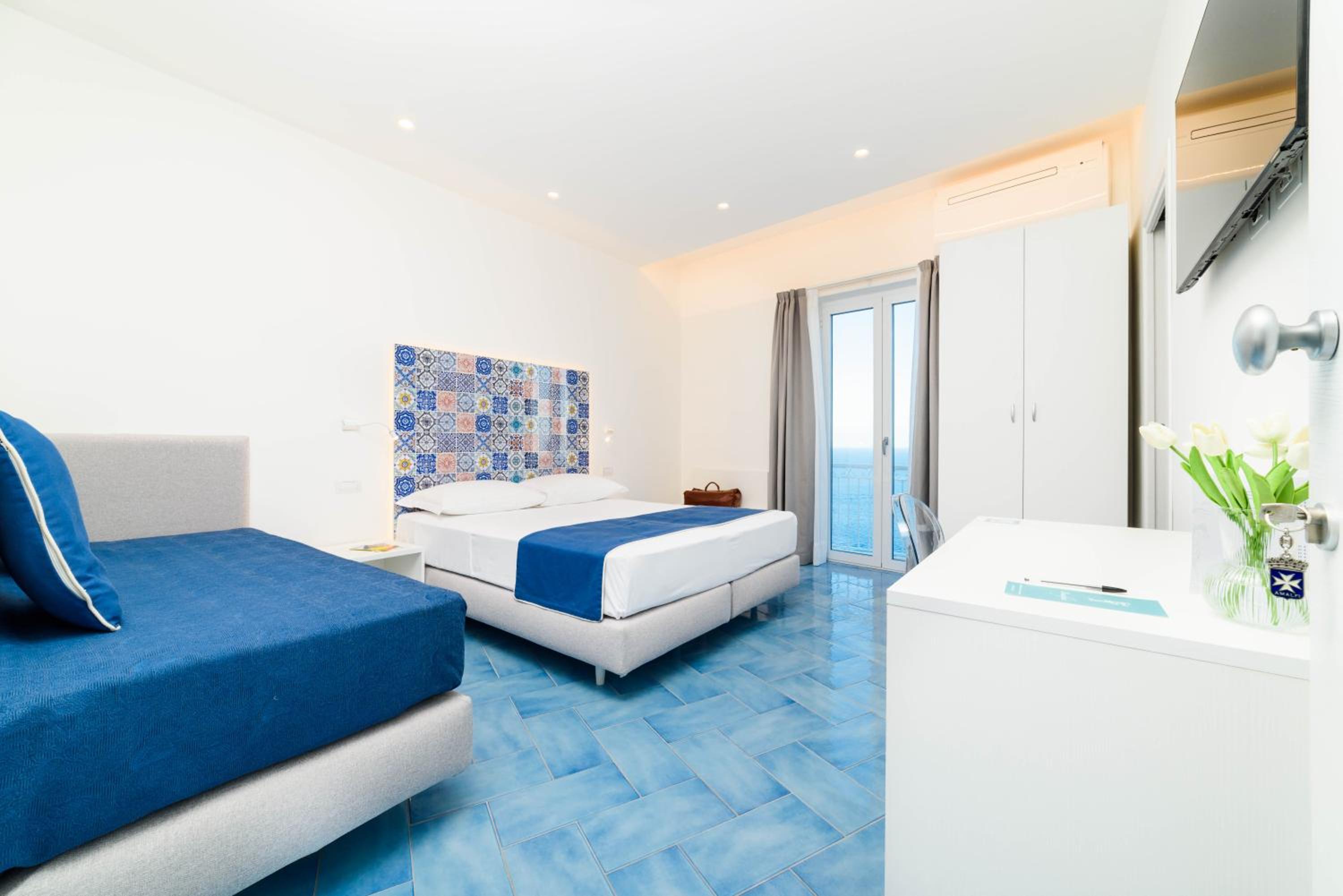 Deluxe Double Room with Balcony and Sea View - Photo 52