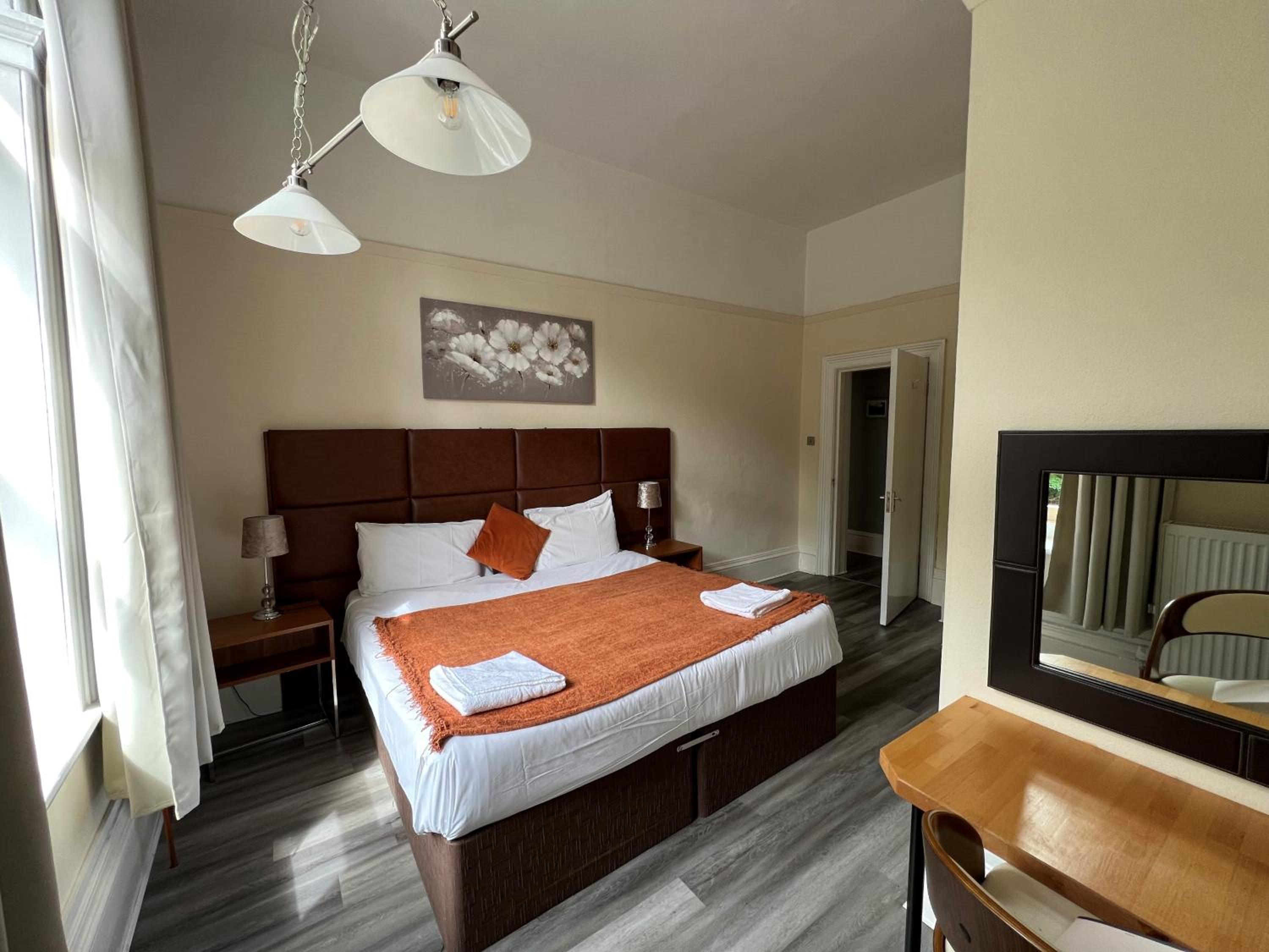 Two-Bedroom Apartment - Photo 4