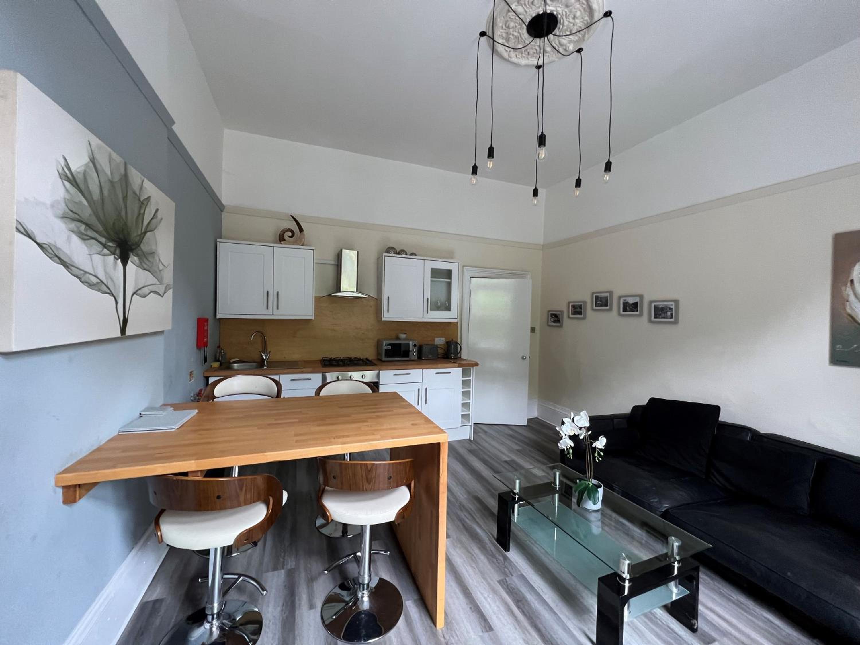 Two-Bedroom Apartment - Photo 3