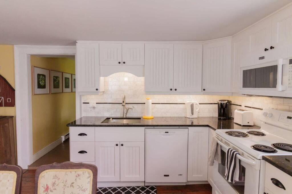 Four-Bedroom House photo 2