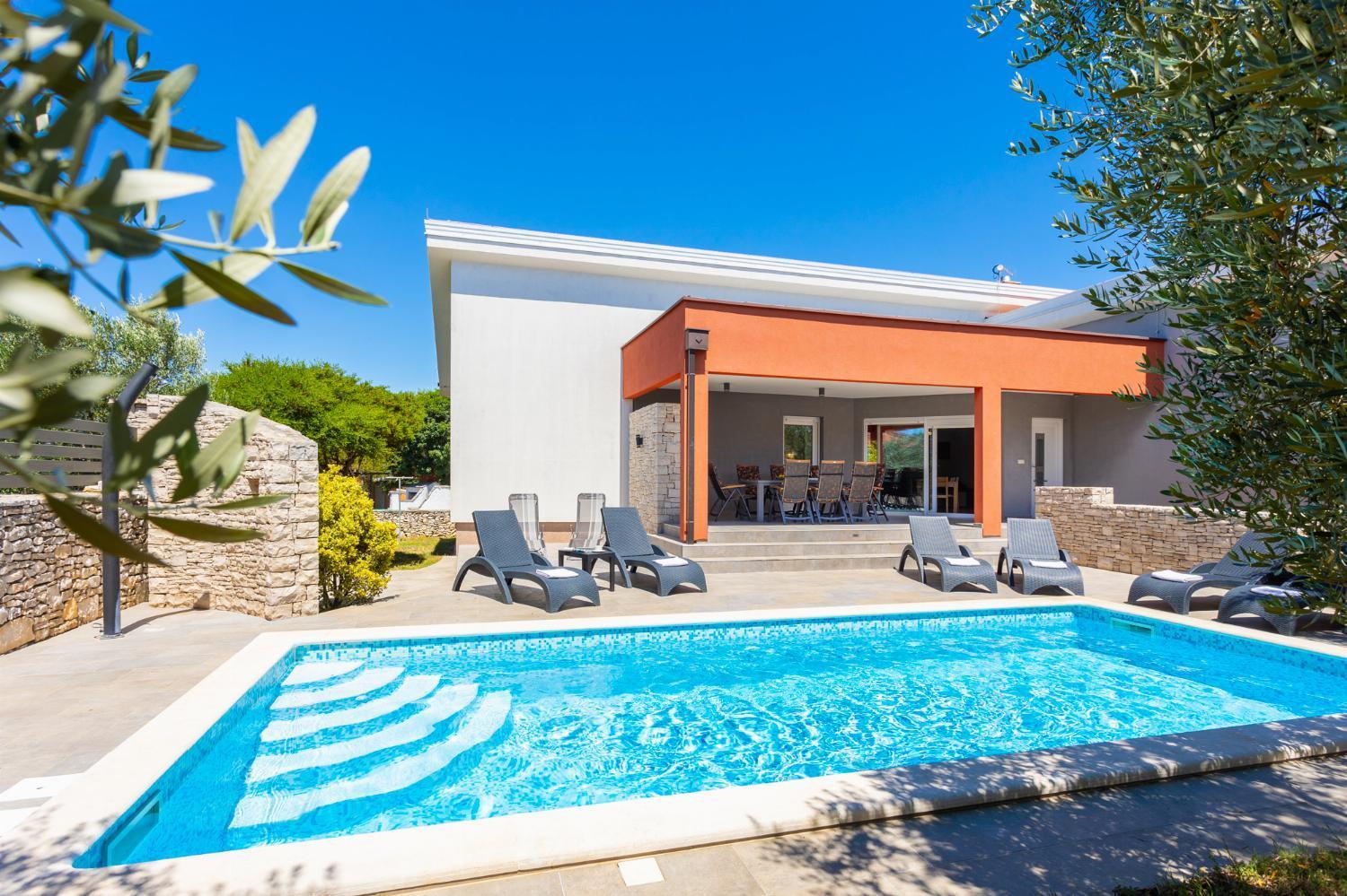Villa photo 3
