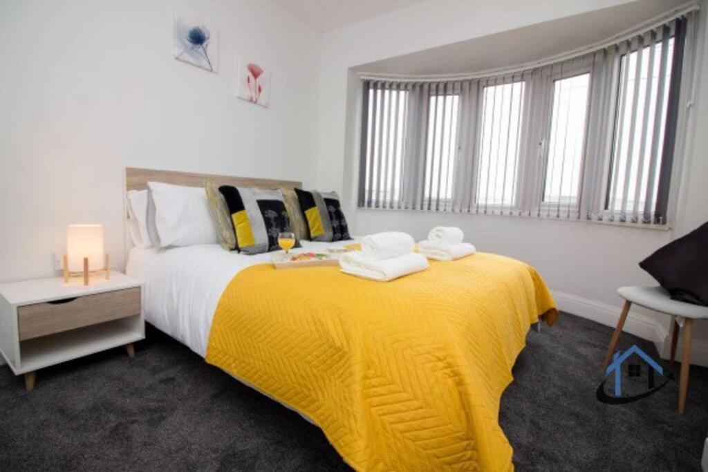 Three-Bedroom House photo 2