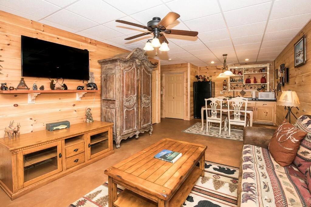 Five-Bedroom House photo 1