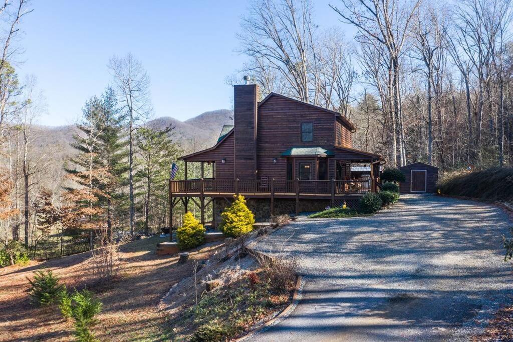 Five-Bedroom House photo 2