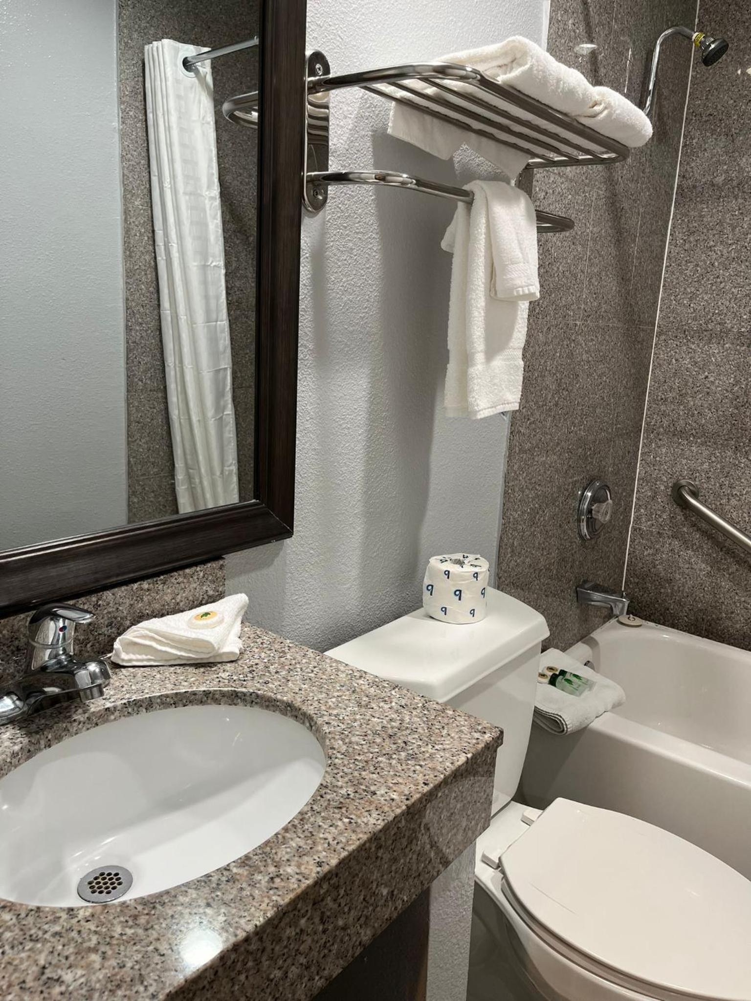 Economy Double Room - Photo 8