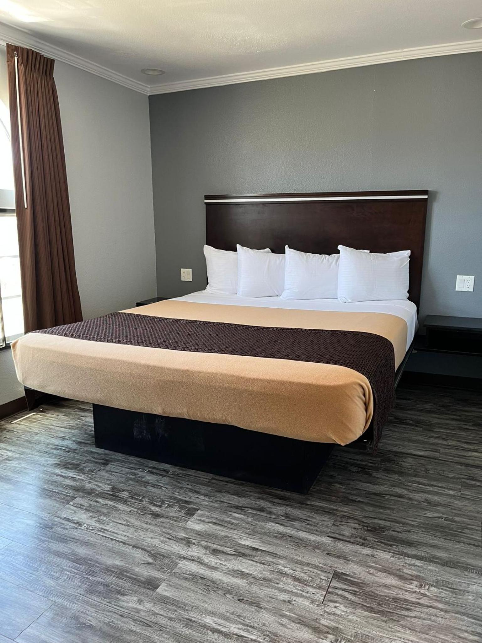 Economy Double Room - Photo 7