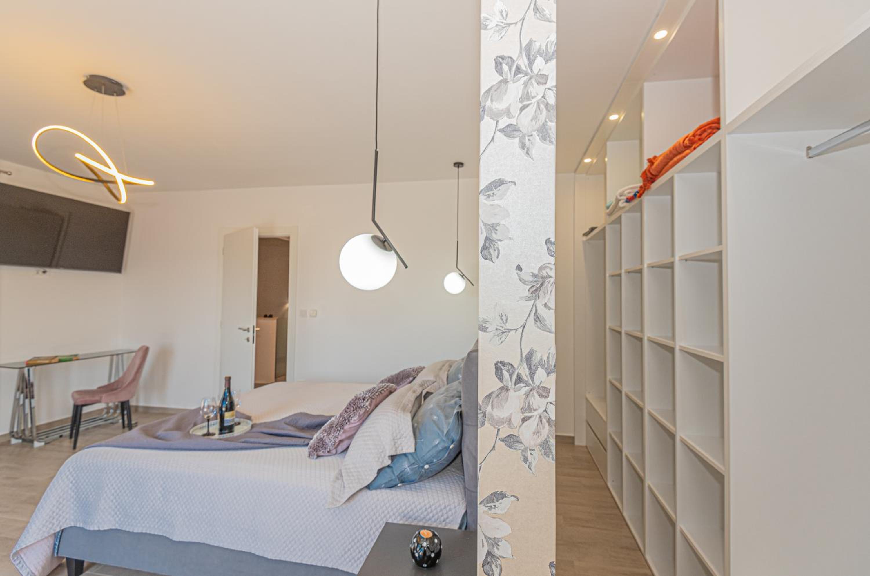 Four-Bedroom House photo 2