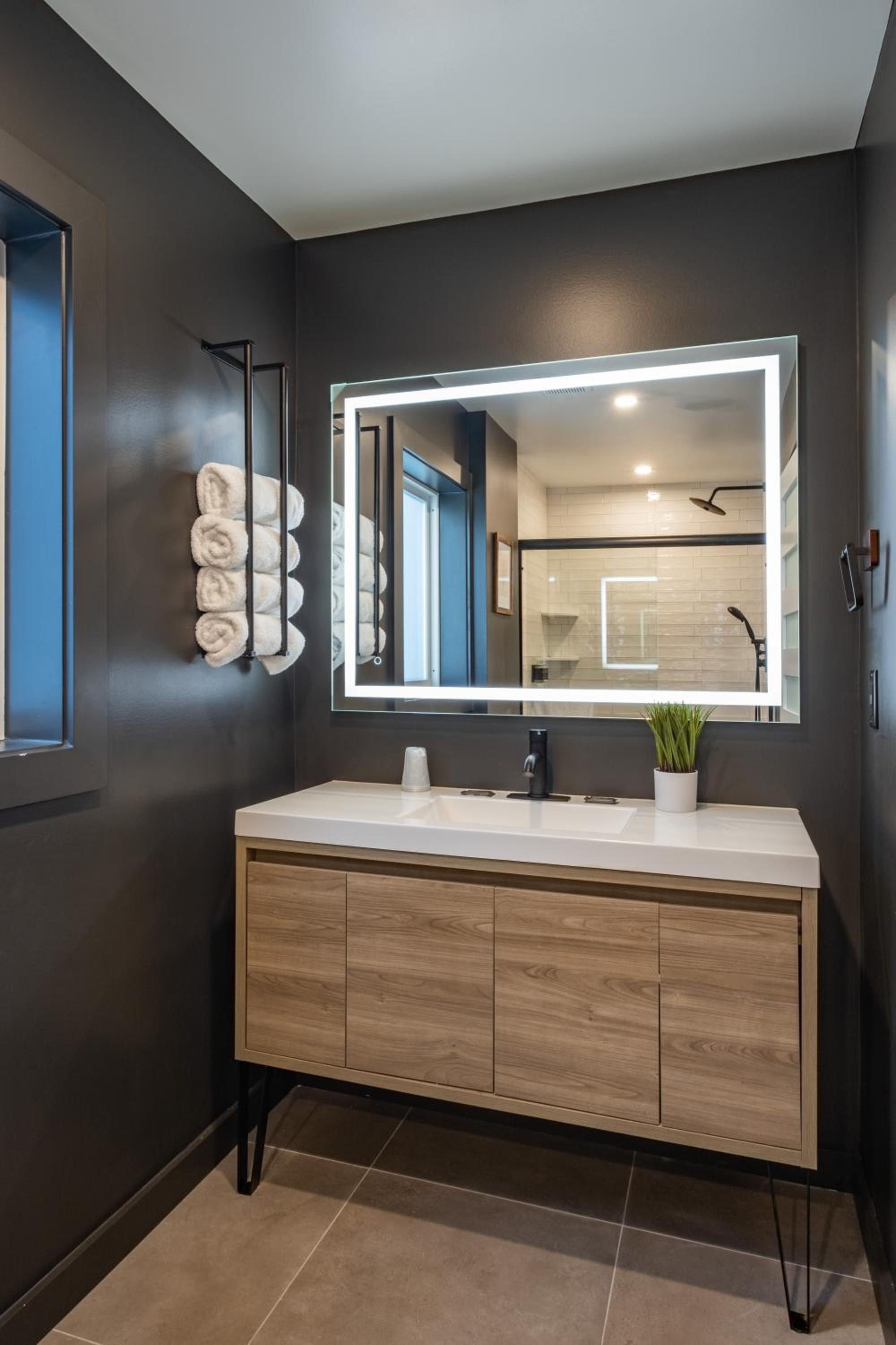One-Bedroom Suite - Photo 3