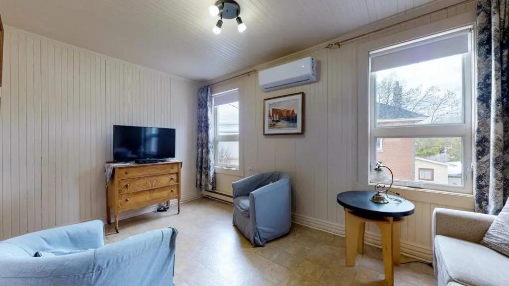 One-Bedroom Apartment photo 3
