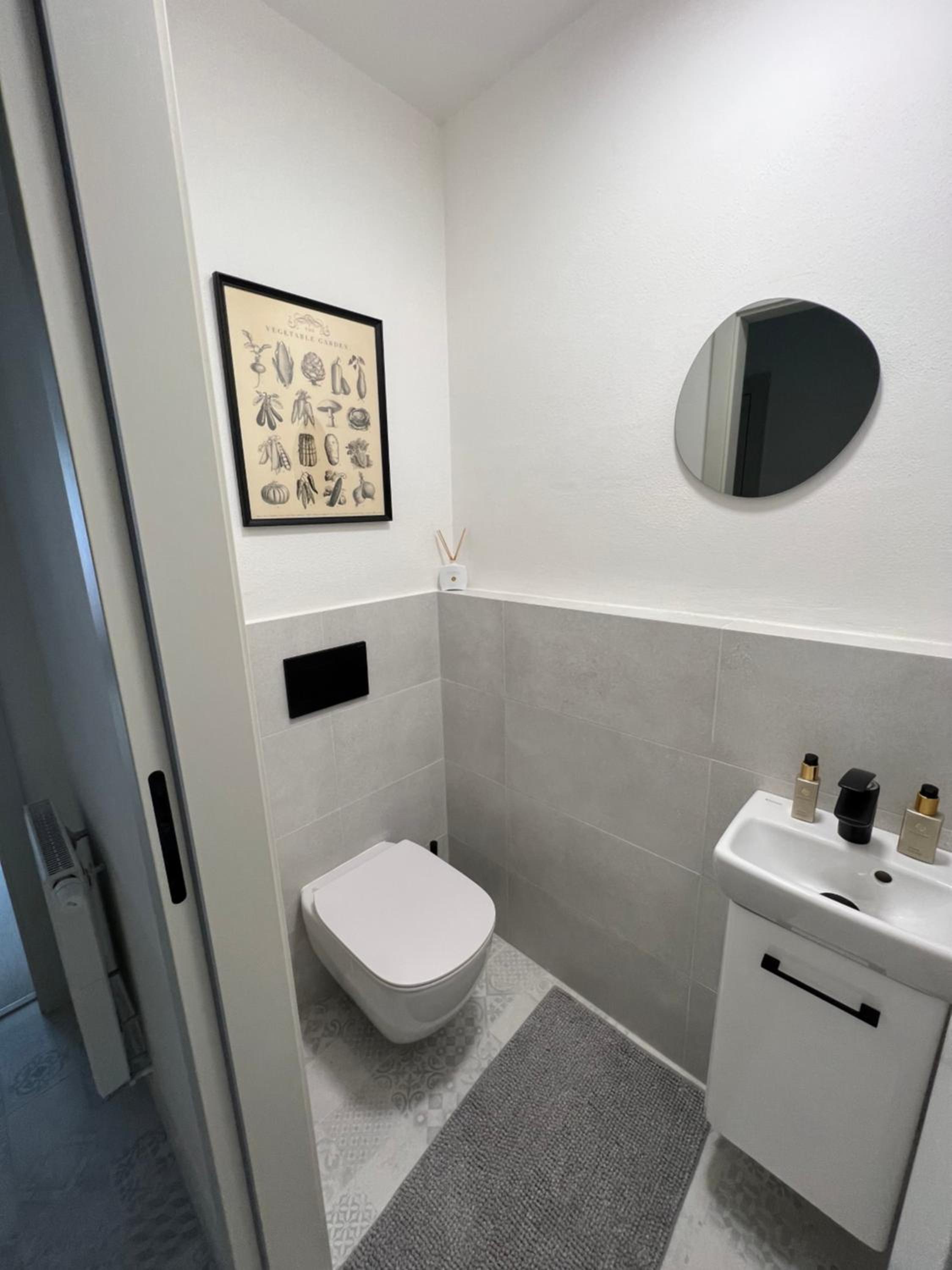 One-Bedroom Apartment photo 3