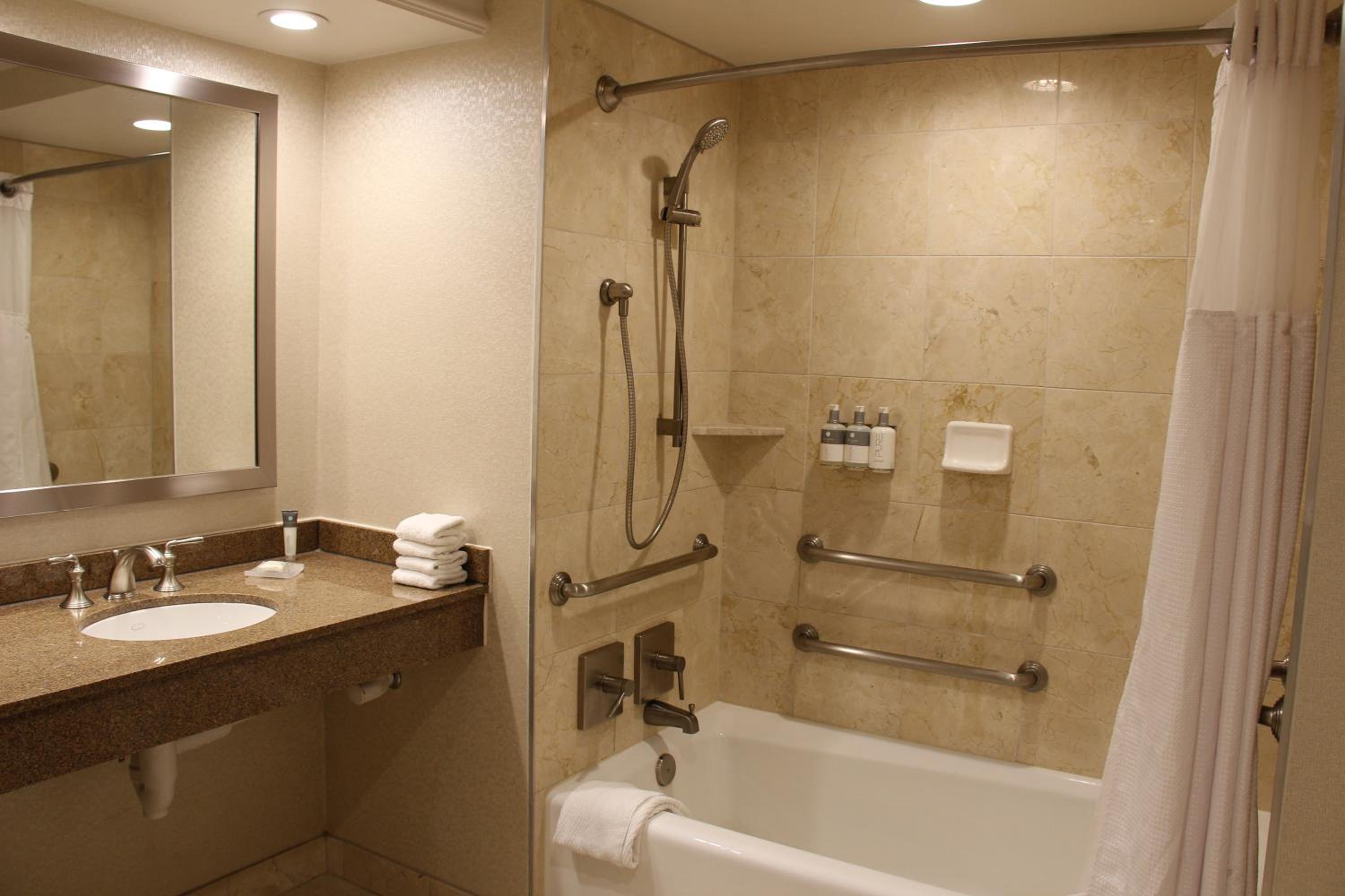 Queen Room with Two Queen Beds and Tub - Mobility Accessible - Photo 4