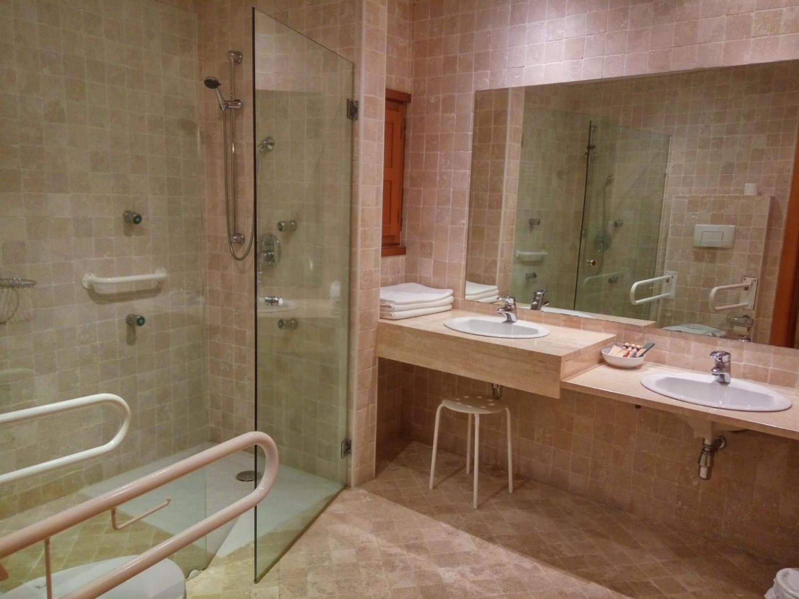 Suite - Photo 3