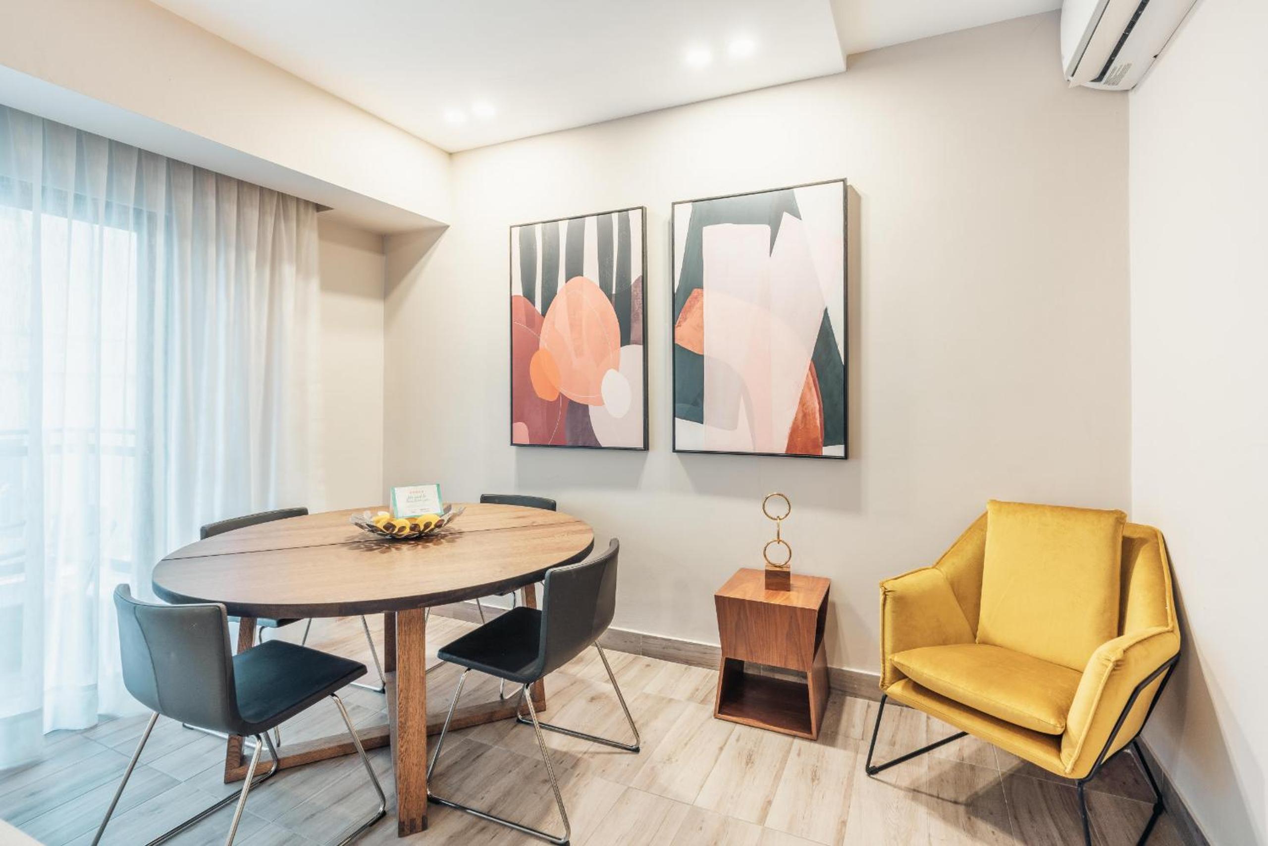 Apartment photo 2