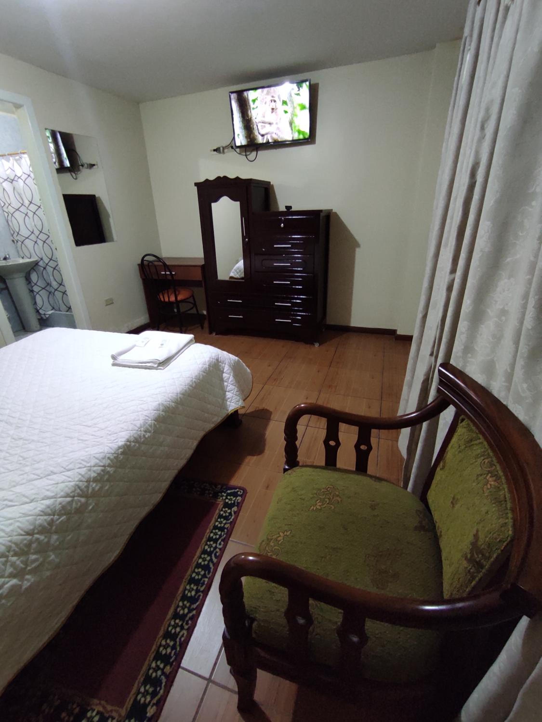 Single Room with Private Bathroom photo 3