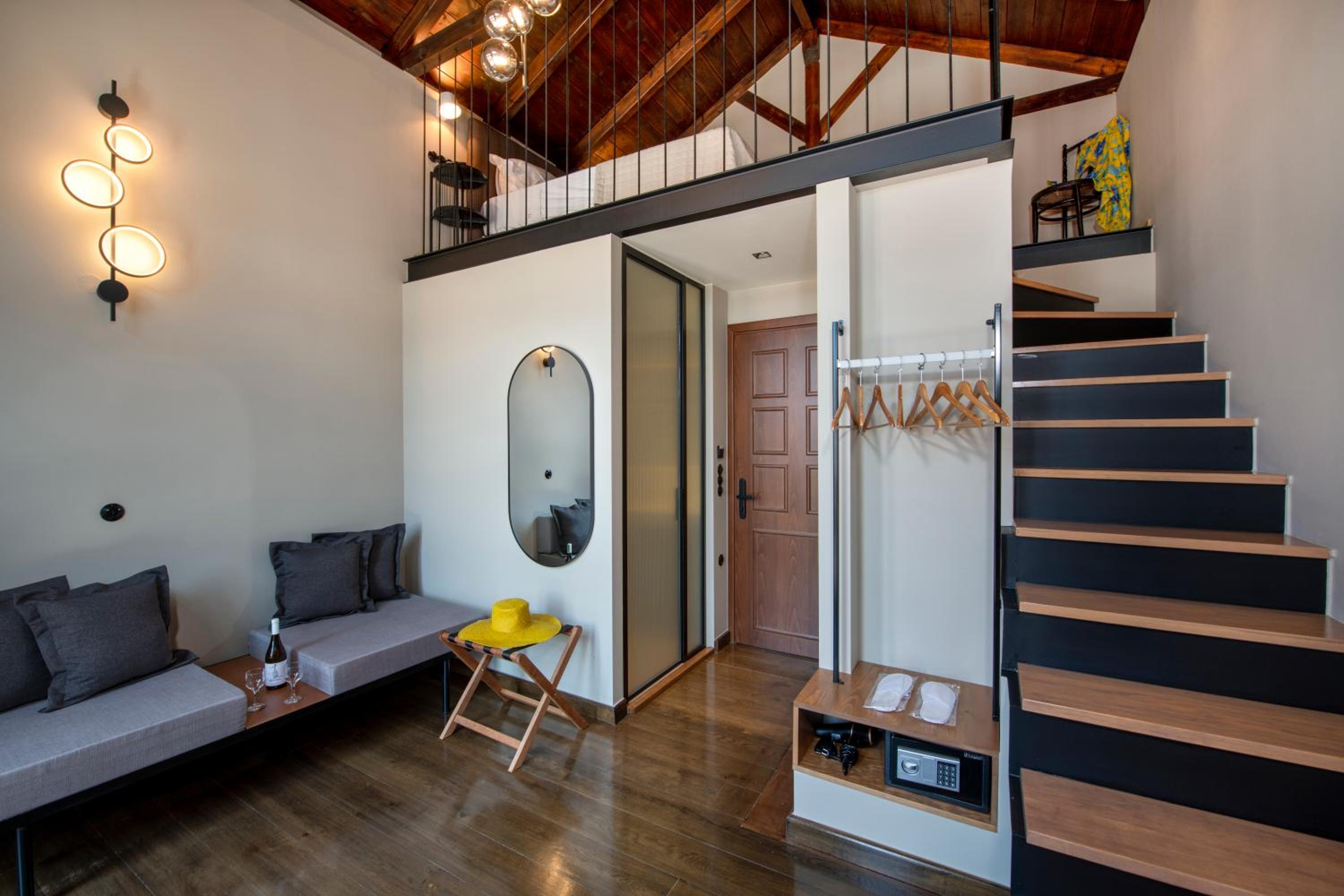 Maisonette with Private Terrace & Mountain View