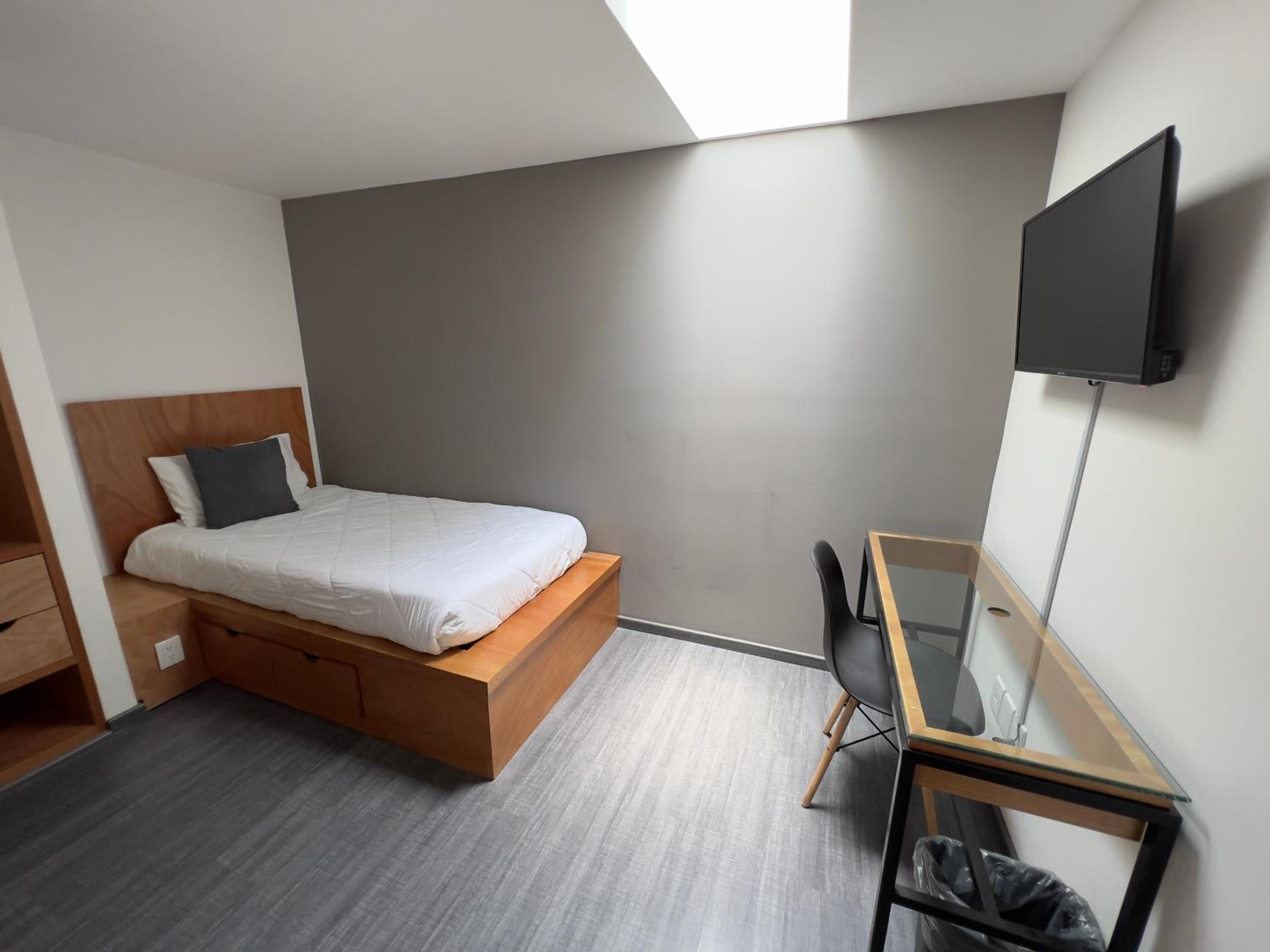 Single Room with Private Bathroom photo 2