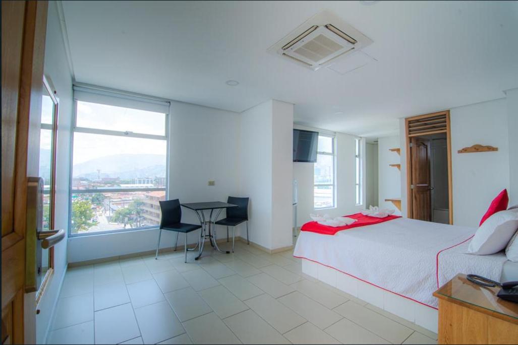 Queen Suite with Spa Bath