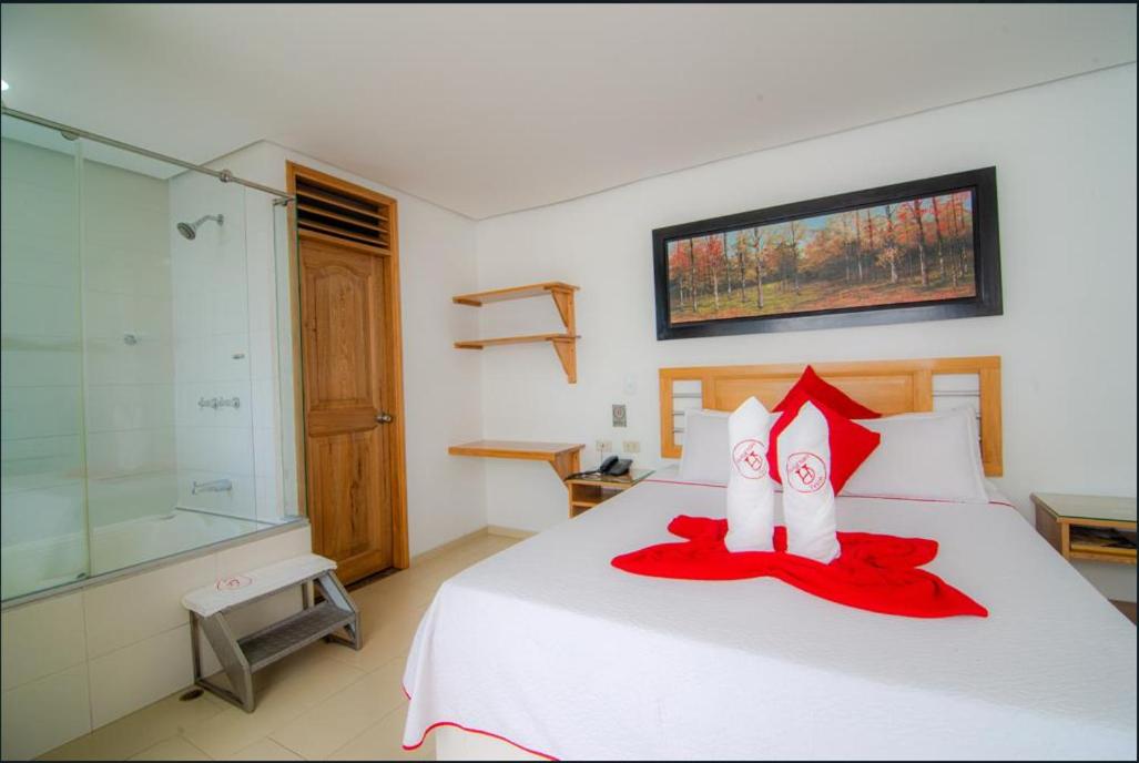 Queen Suite with Spa Bath photo 2