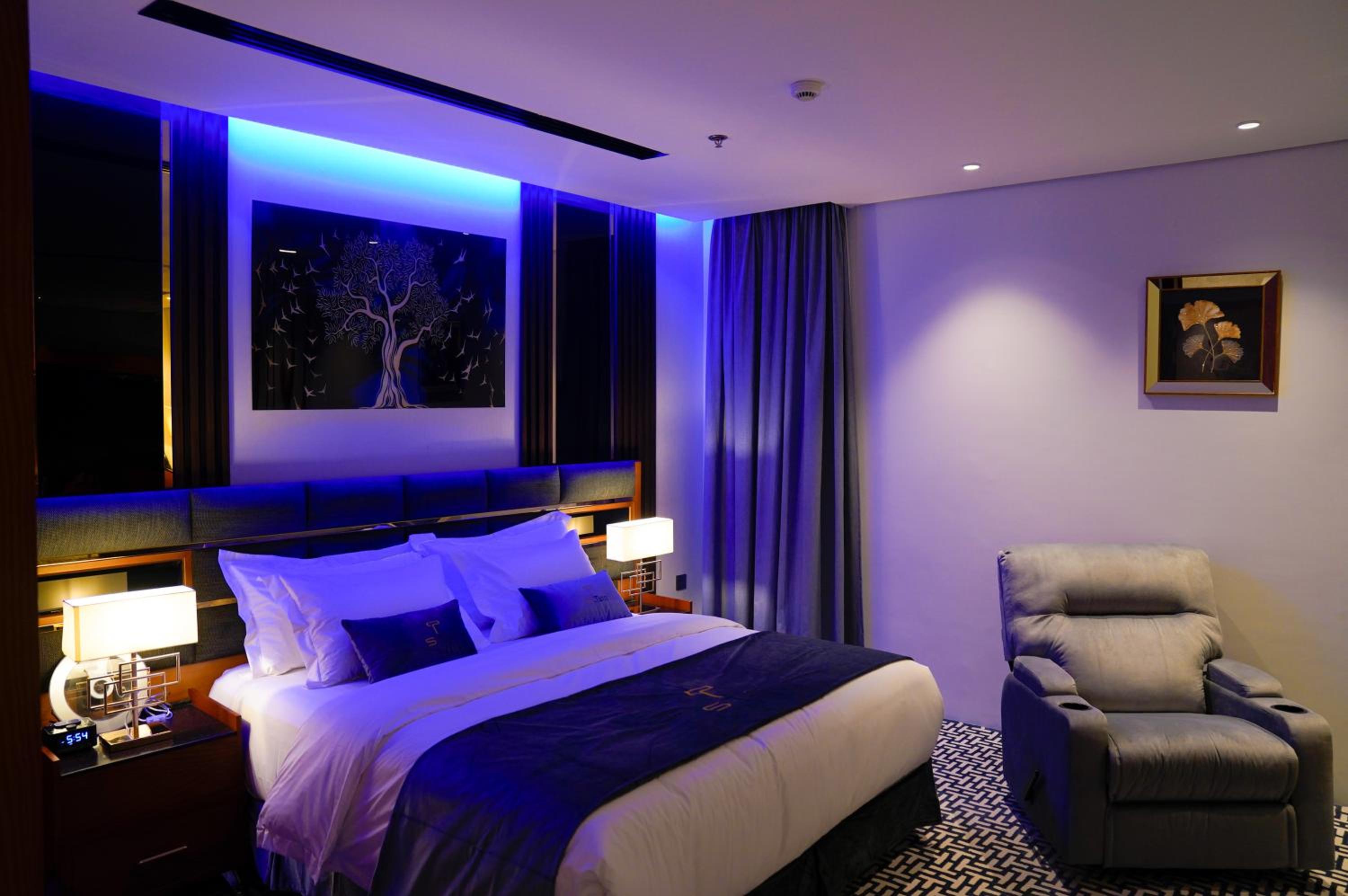 Standard King Room - Photo 4
