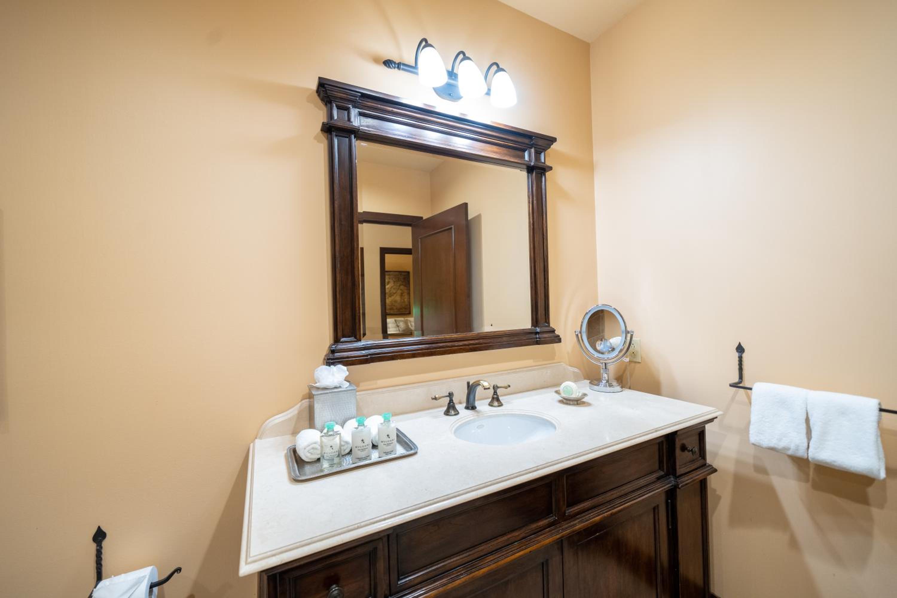 King Suite - Photo 10