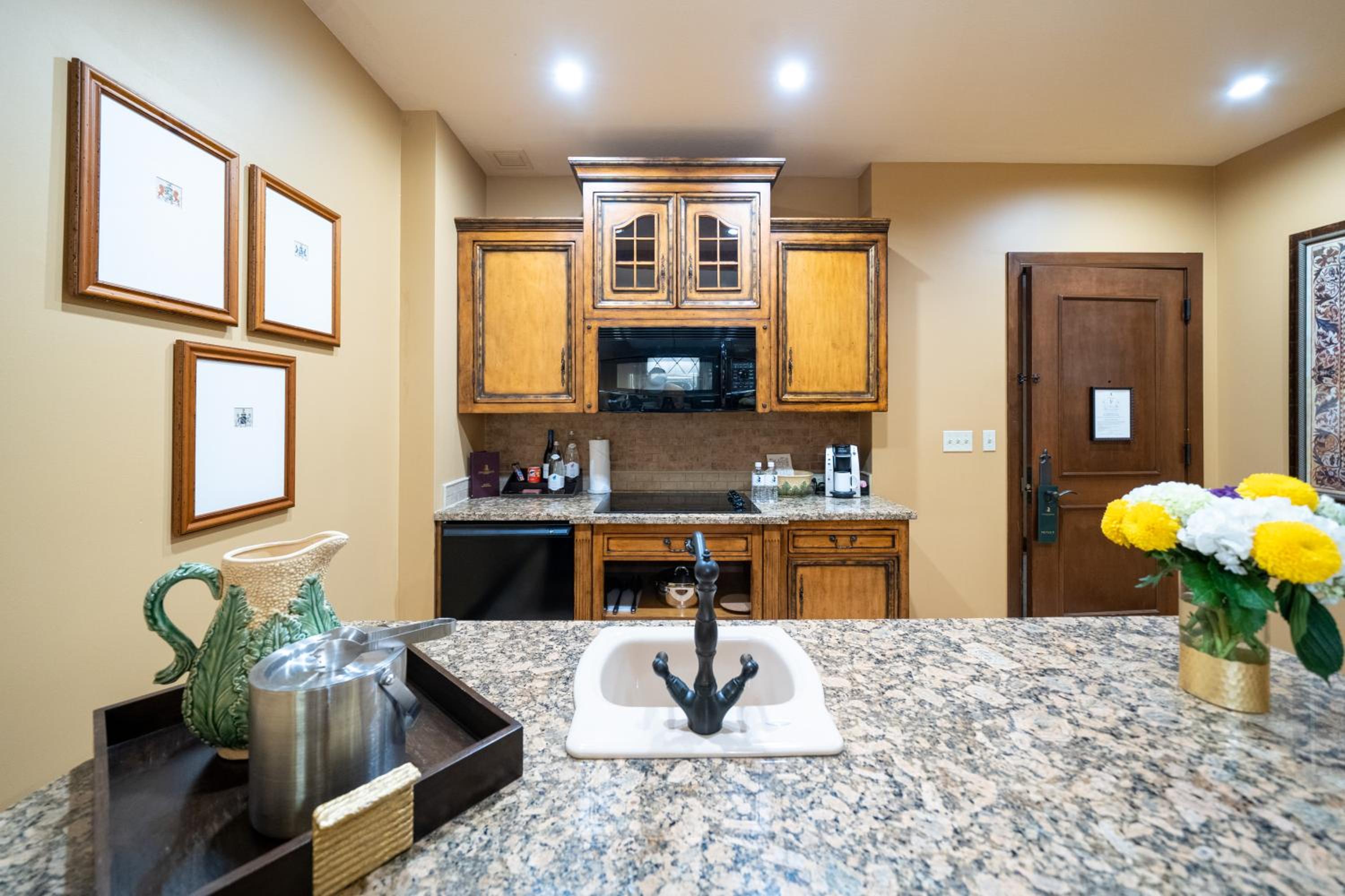 King Suite - Photo 11