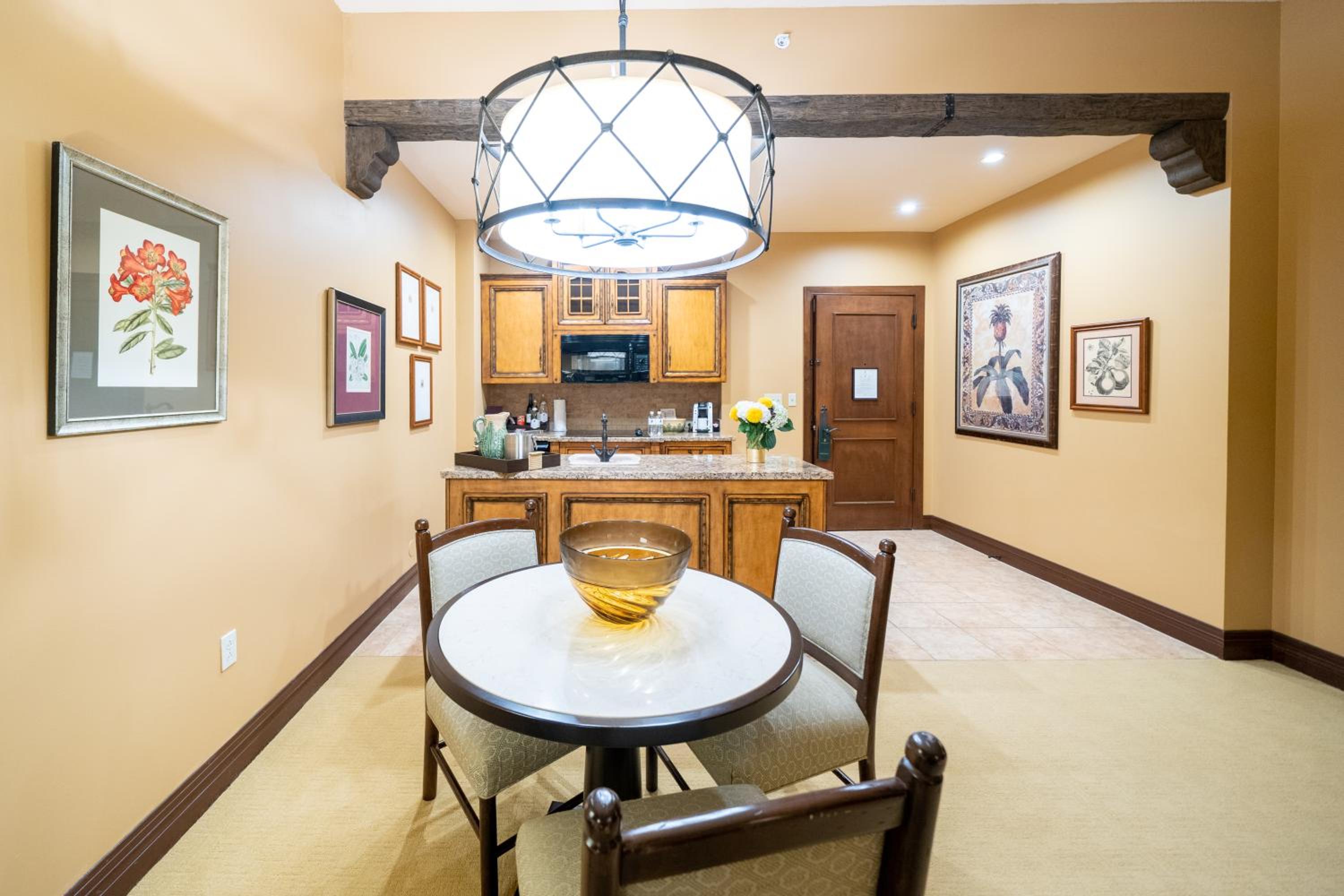 King Suite - Photo 8
