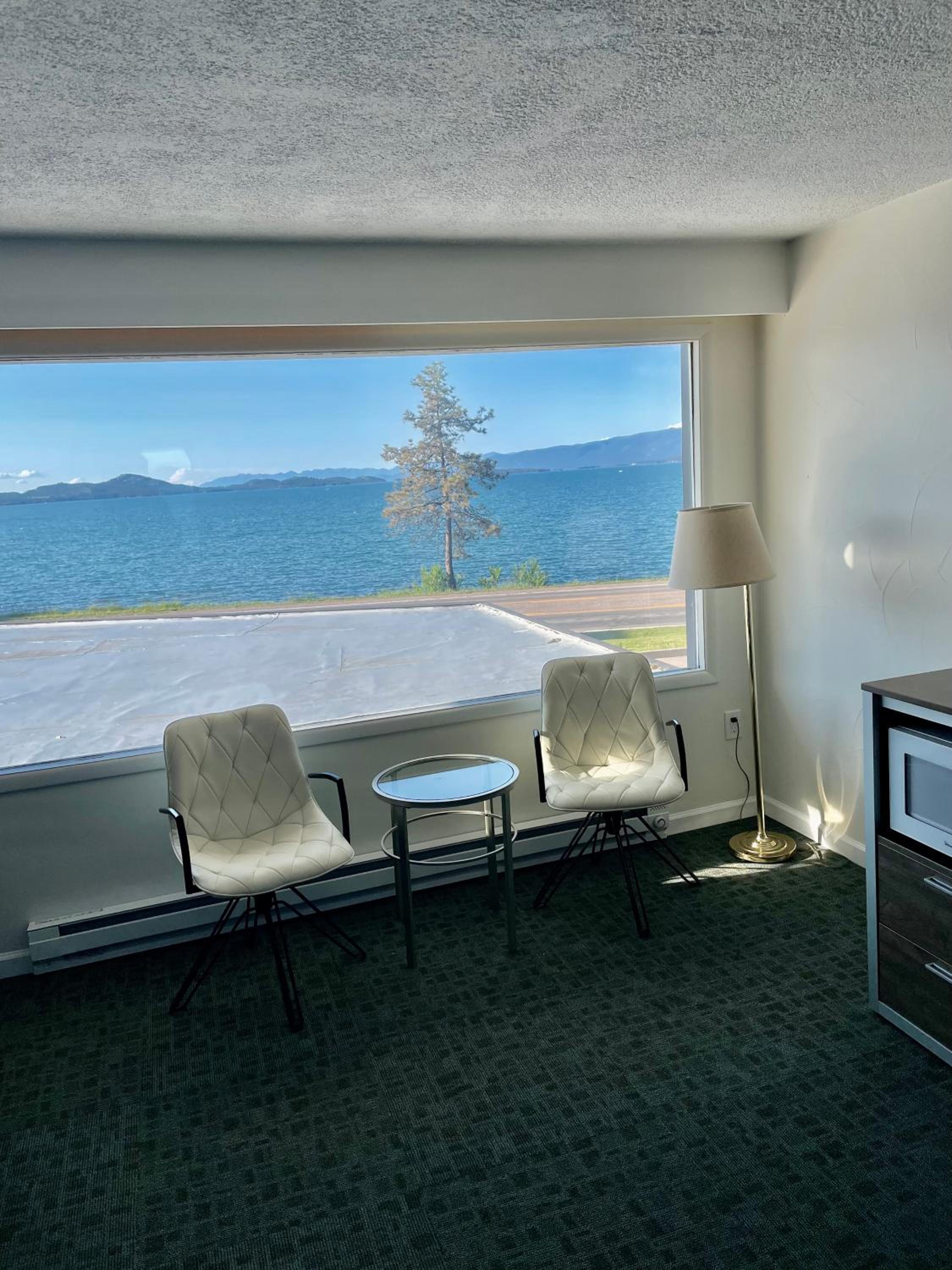 Premium King with Lake View - Photo 5
