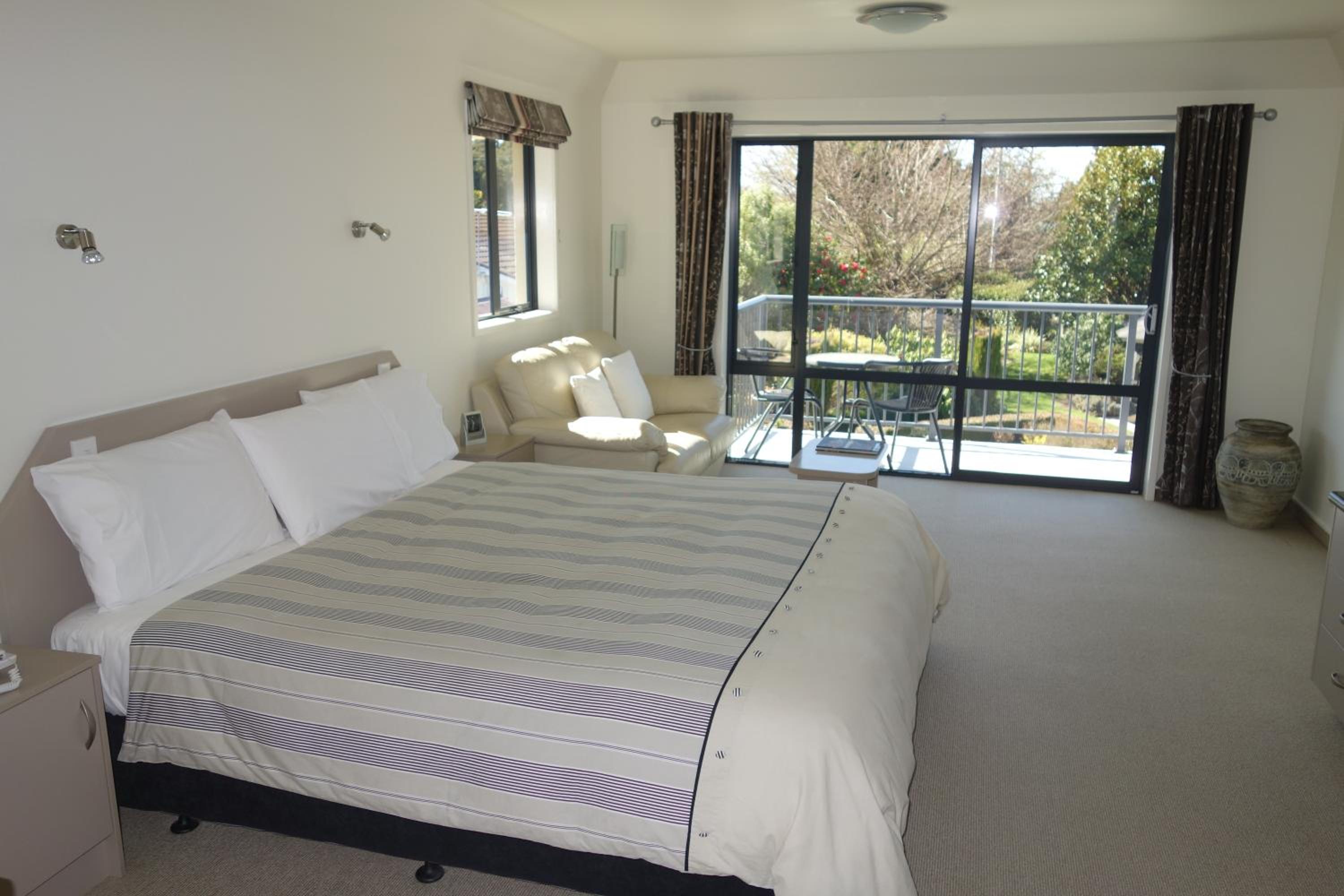 Luxury Suite with Spa Bath photo 1