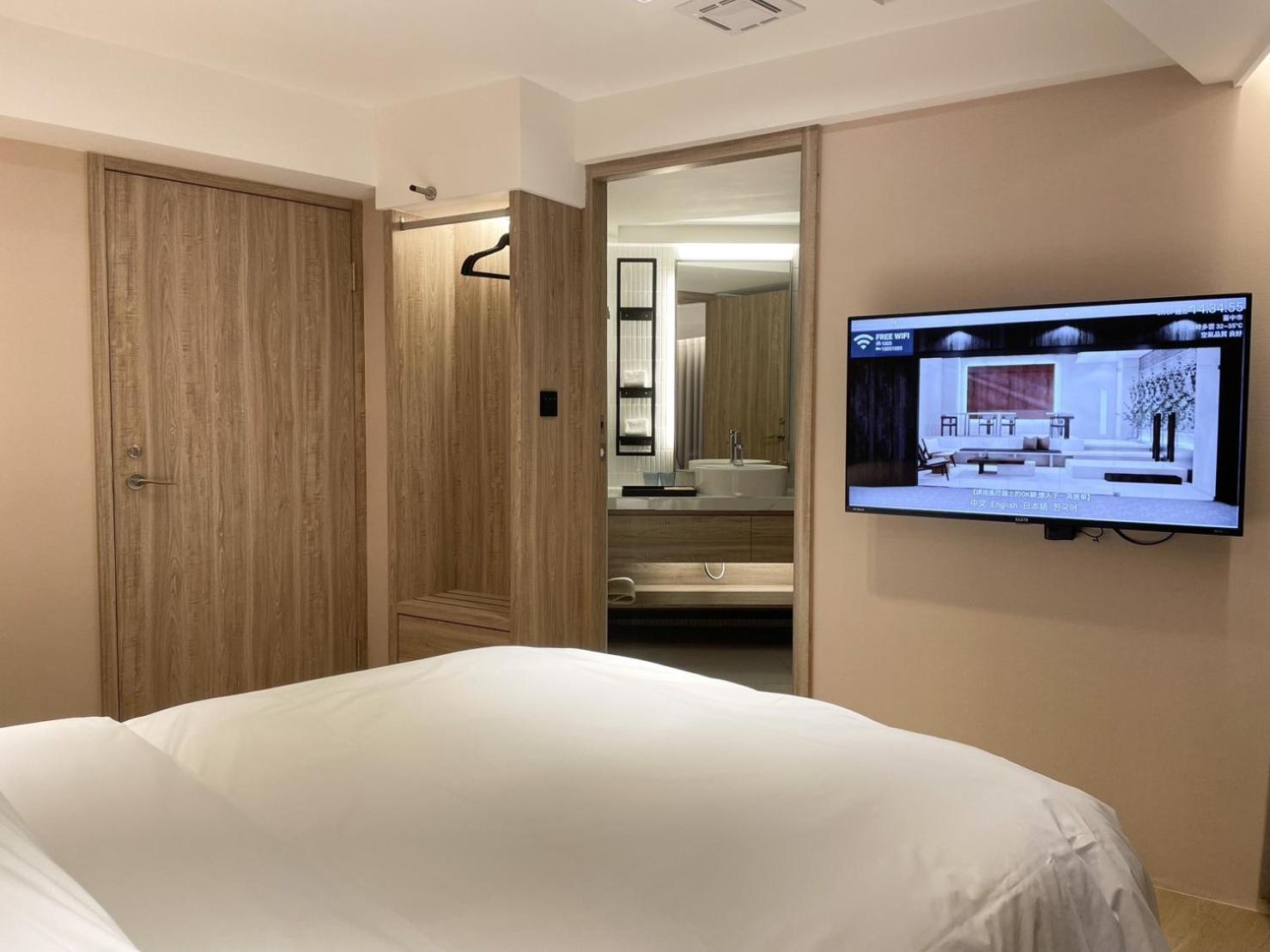 Two-Bedroom Suite - Photo 14
