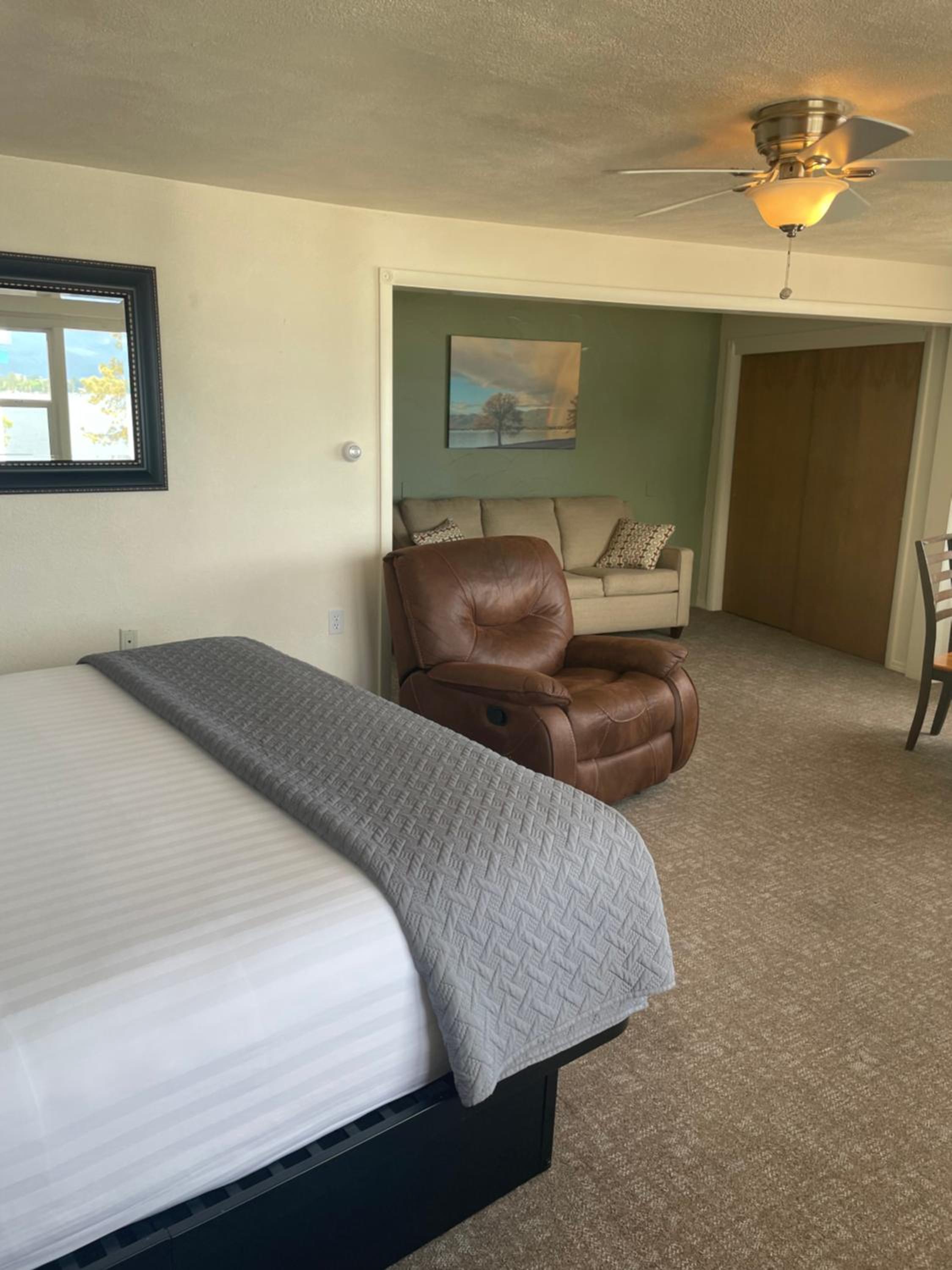 Junior Suite with Lake View - Photo 2