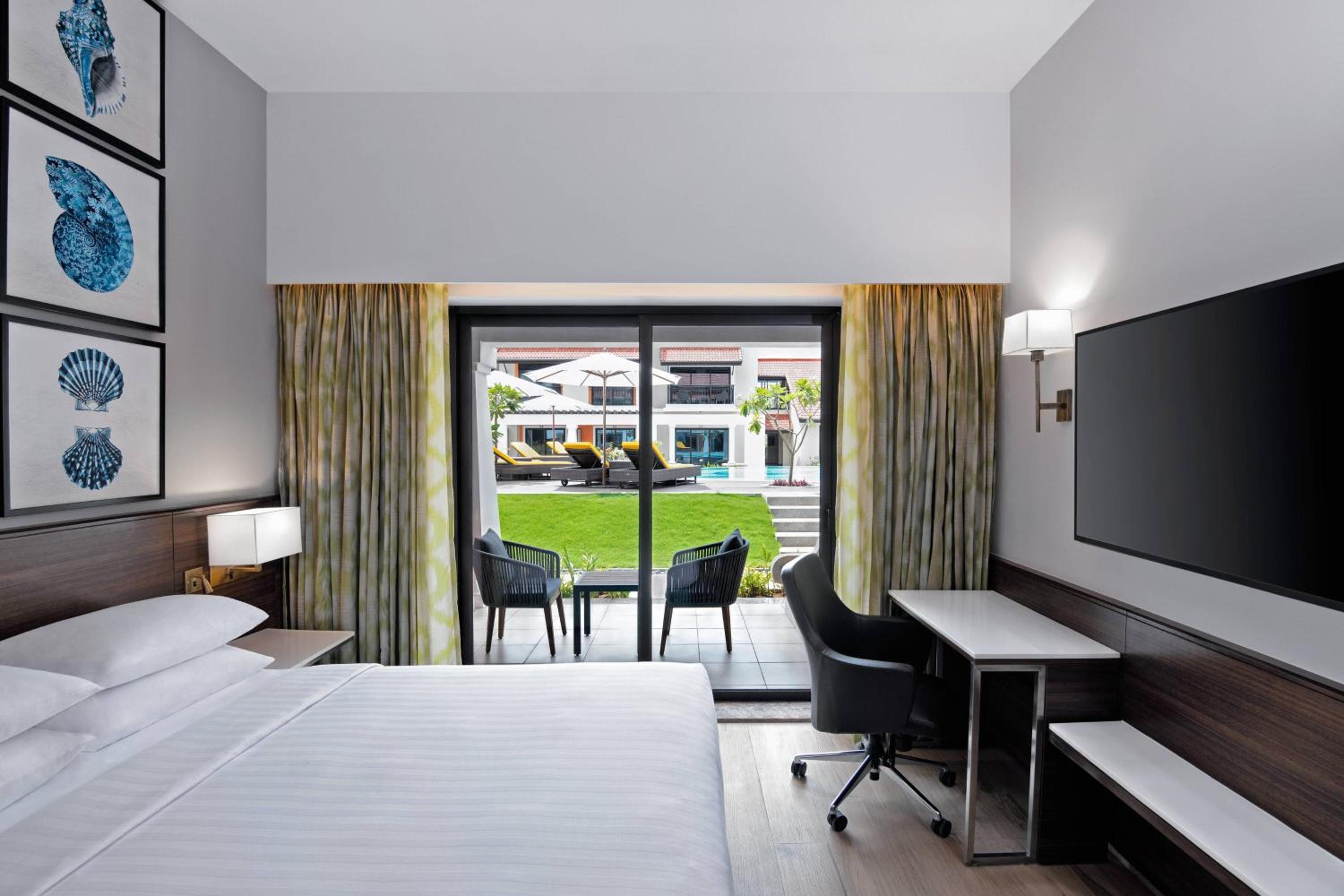 Premium Queen Room with patio and pool view - Complimentary evening high tea on arrival between 4.30 PM and 6.30 PM  (validity 30th Sep, 2026) - Beer on Arrival - Photo 2