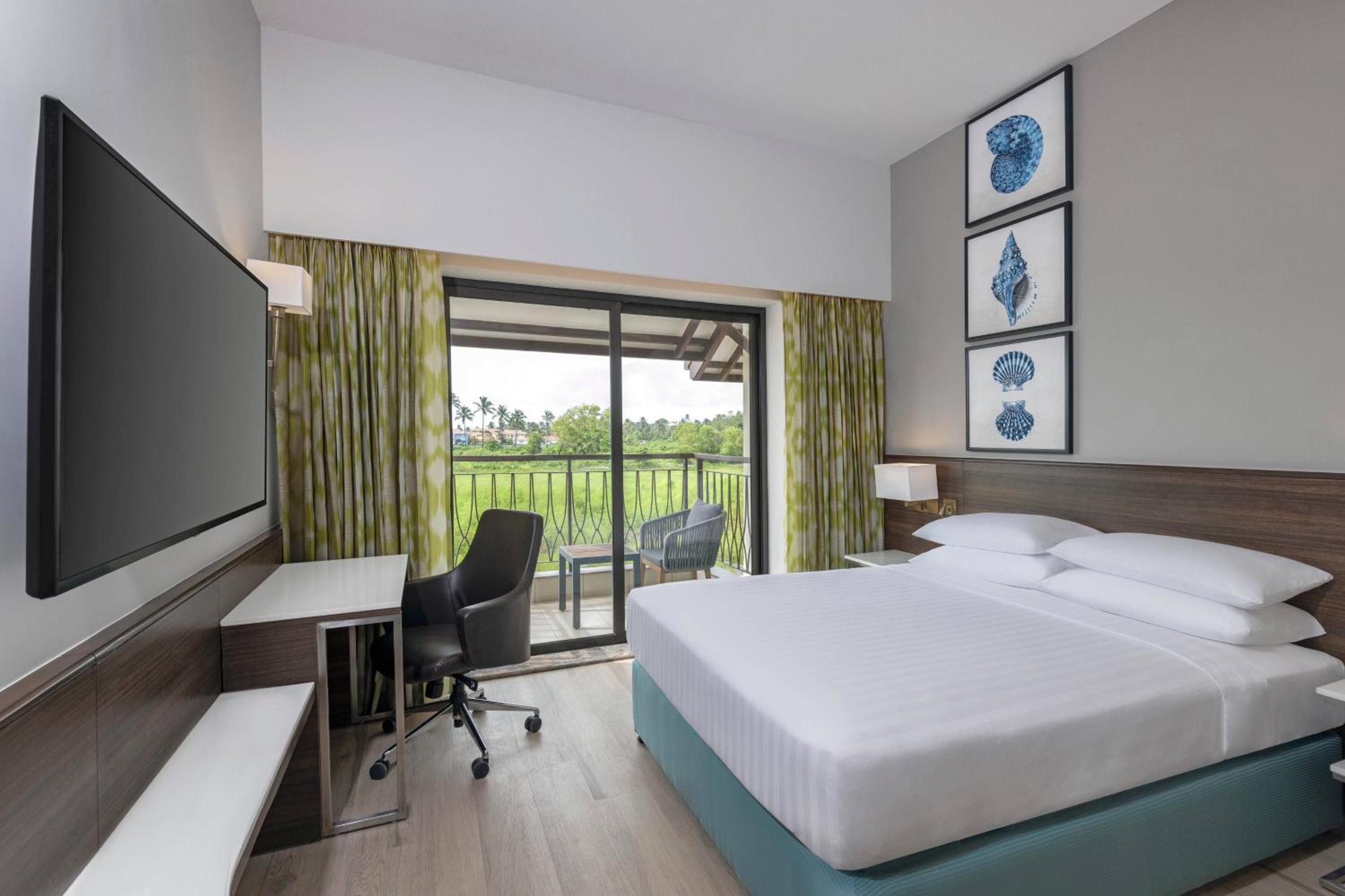 Fairfield Deluxe Room with Balcony - Complimentary evening high tea on day of  arrival between 4.30 PM and 6.30 PM (validity 30th Sep, 2026) - Beer on Arrival - Photo 4