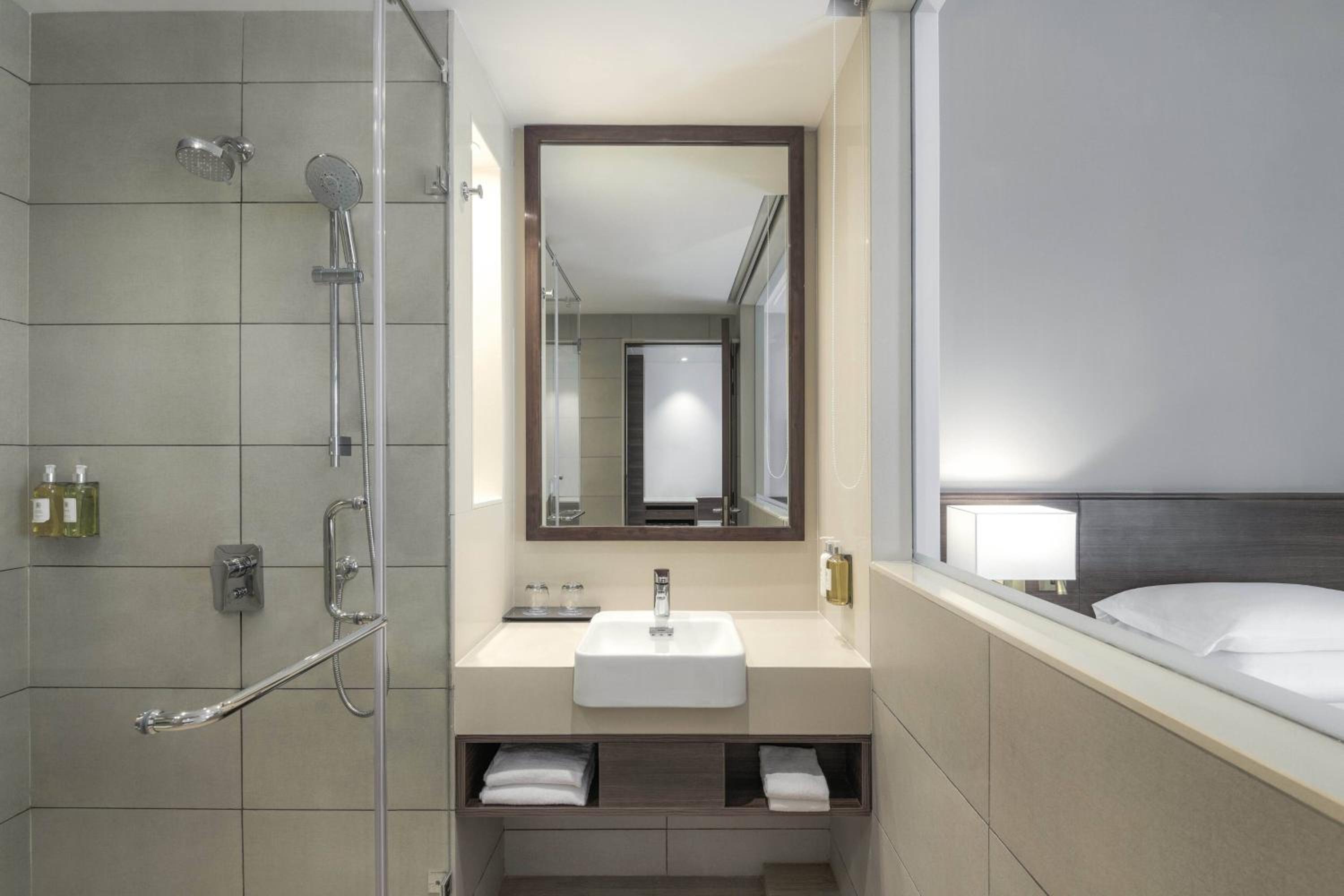 Fairfield Deluxe Room with Balcony - Complimentary evening high tea on day of  arrival between 4.30 PM and 6.30 PM (validity 30th Sep, 2026) - Beer on Arrival - Photo 6