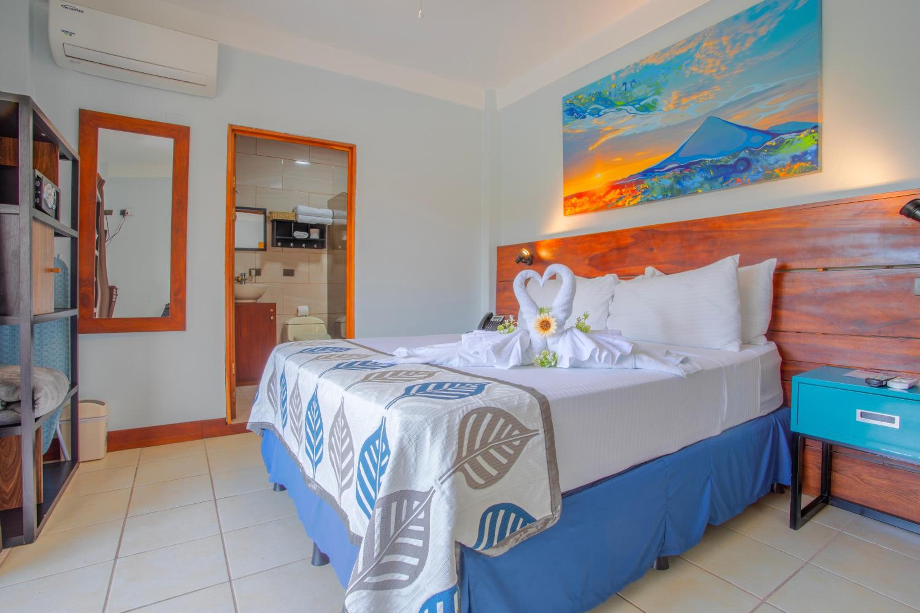 Downtown Standard (1 Full Bed)