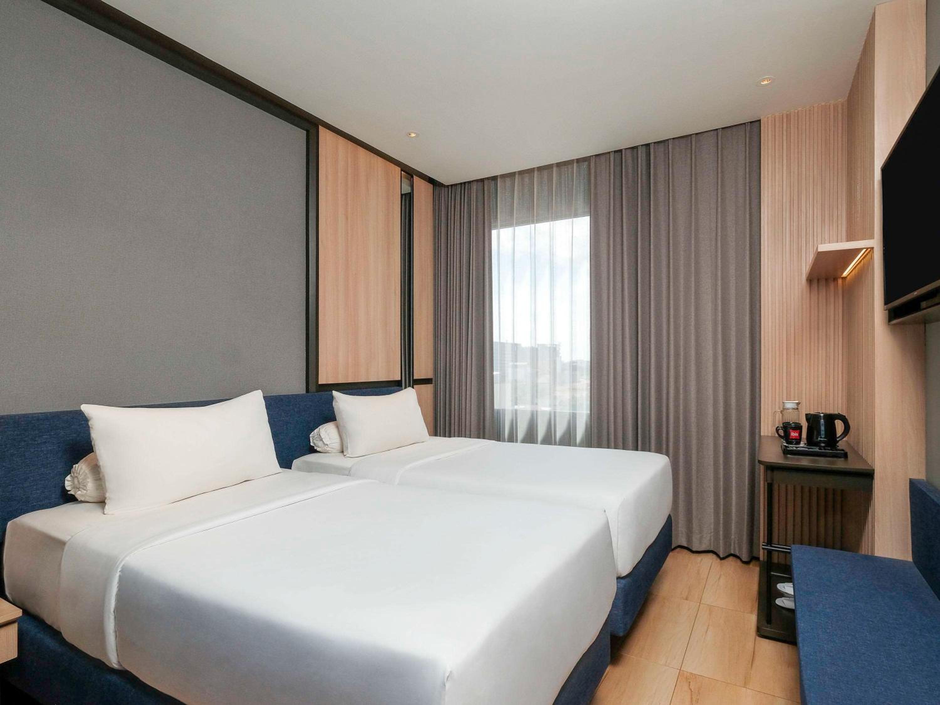 Classic Twin Room - City Side - Photo 1